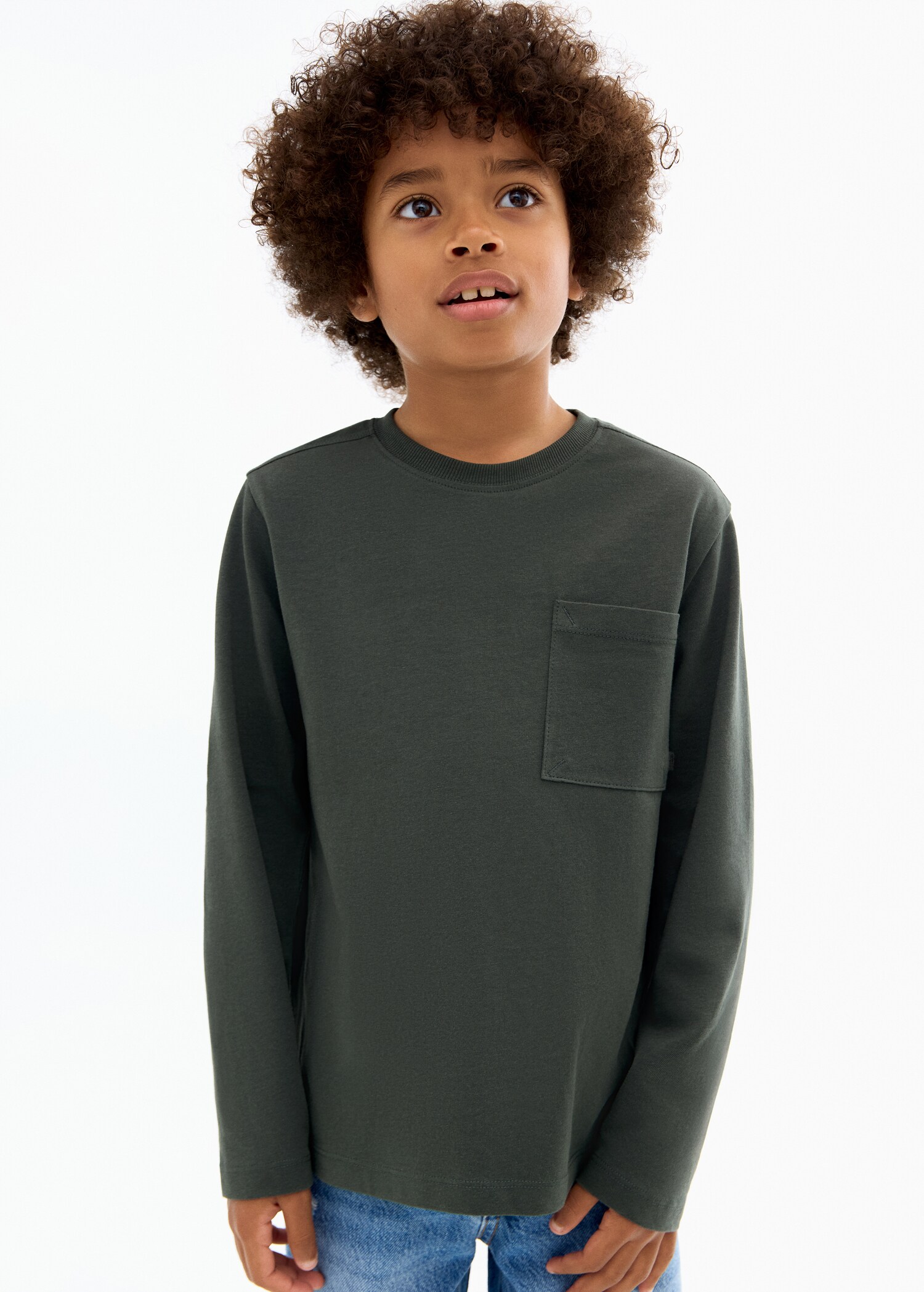 Camiseta manga larga bolsillo - Plano medio