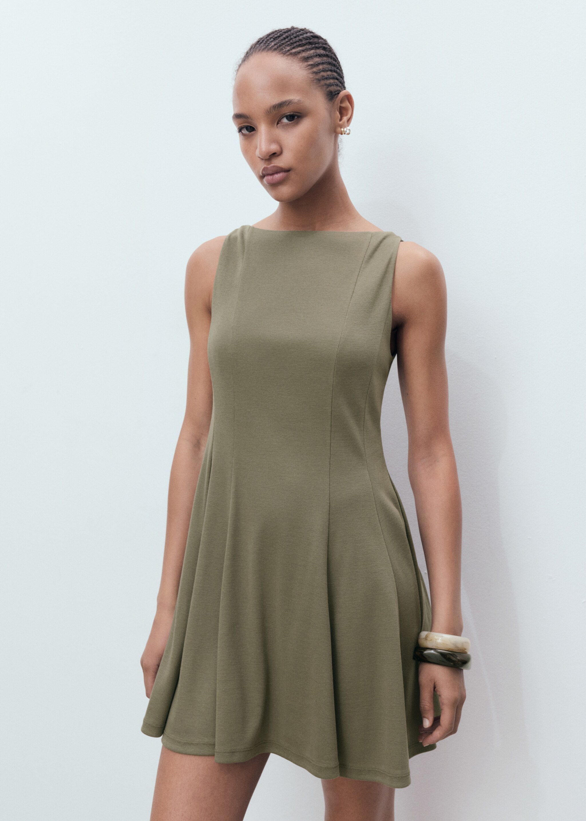 Short flared dress - Medium plane