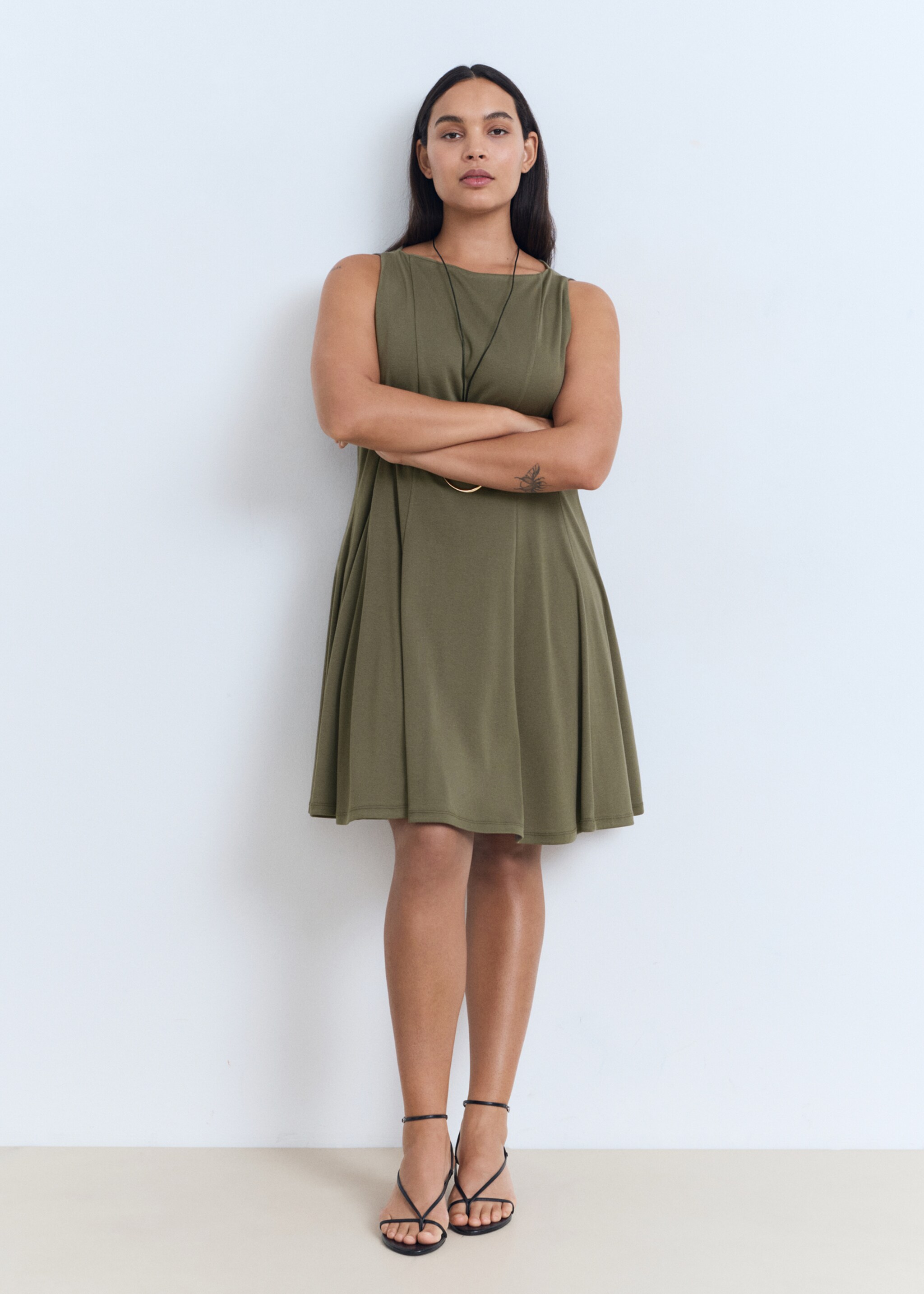 Short flared dress - Details of the article 3