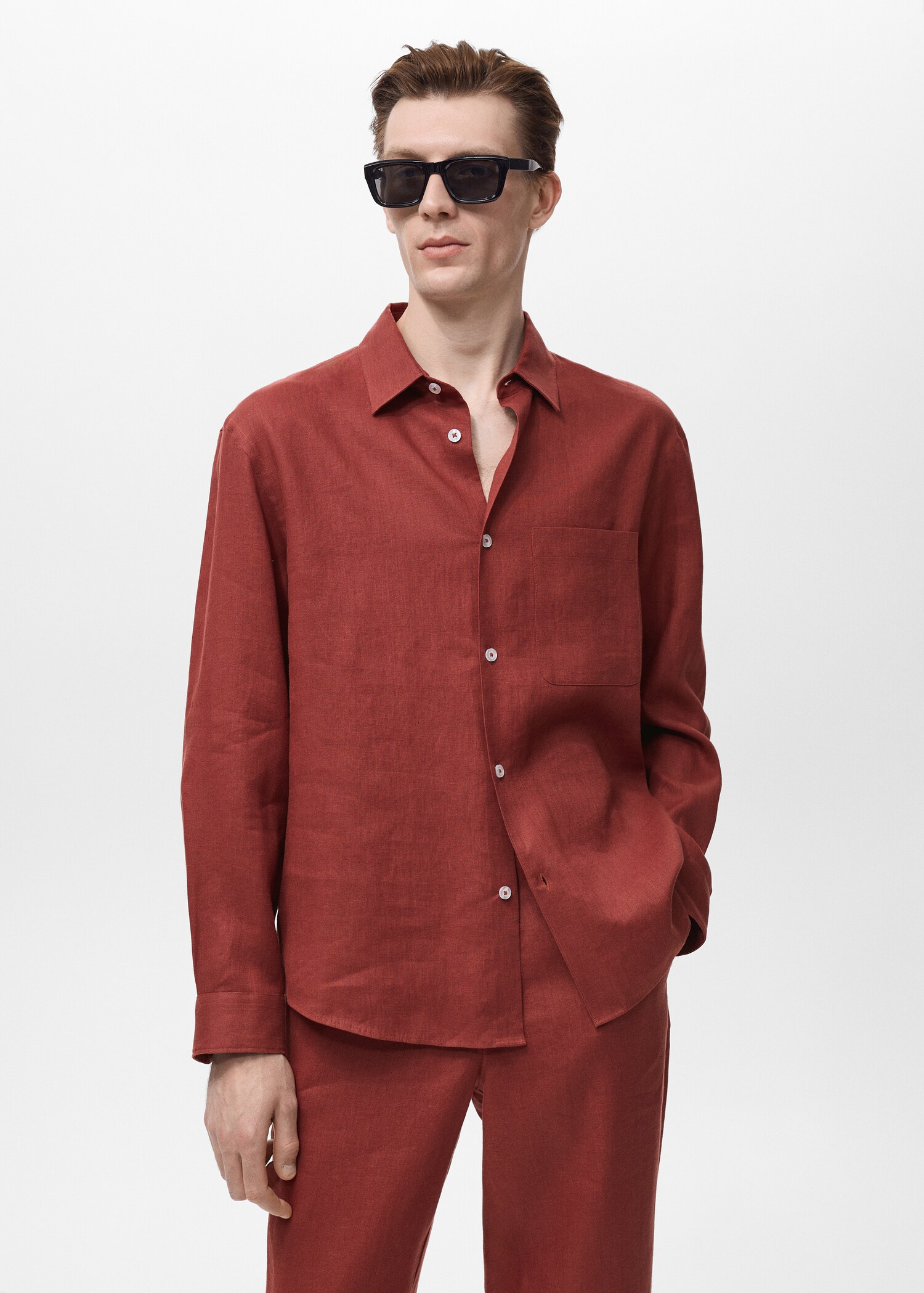 Chemise 100 % lin avec poche - Plan moyen
