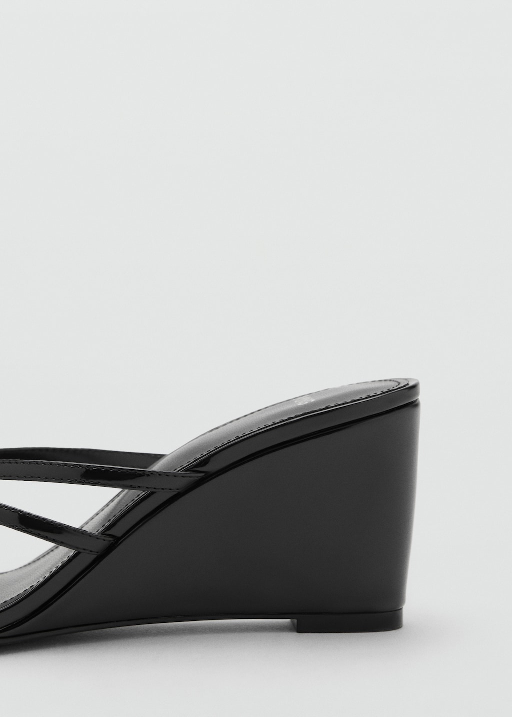 Wedge sandals with crisscross straps