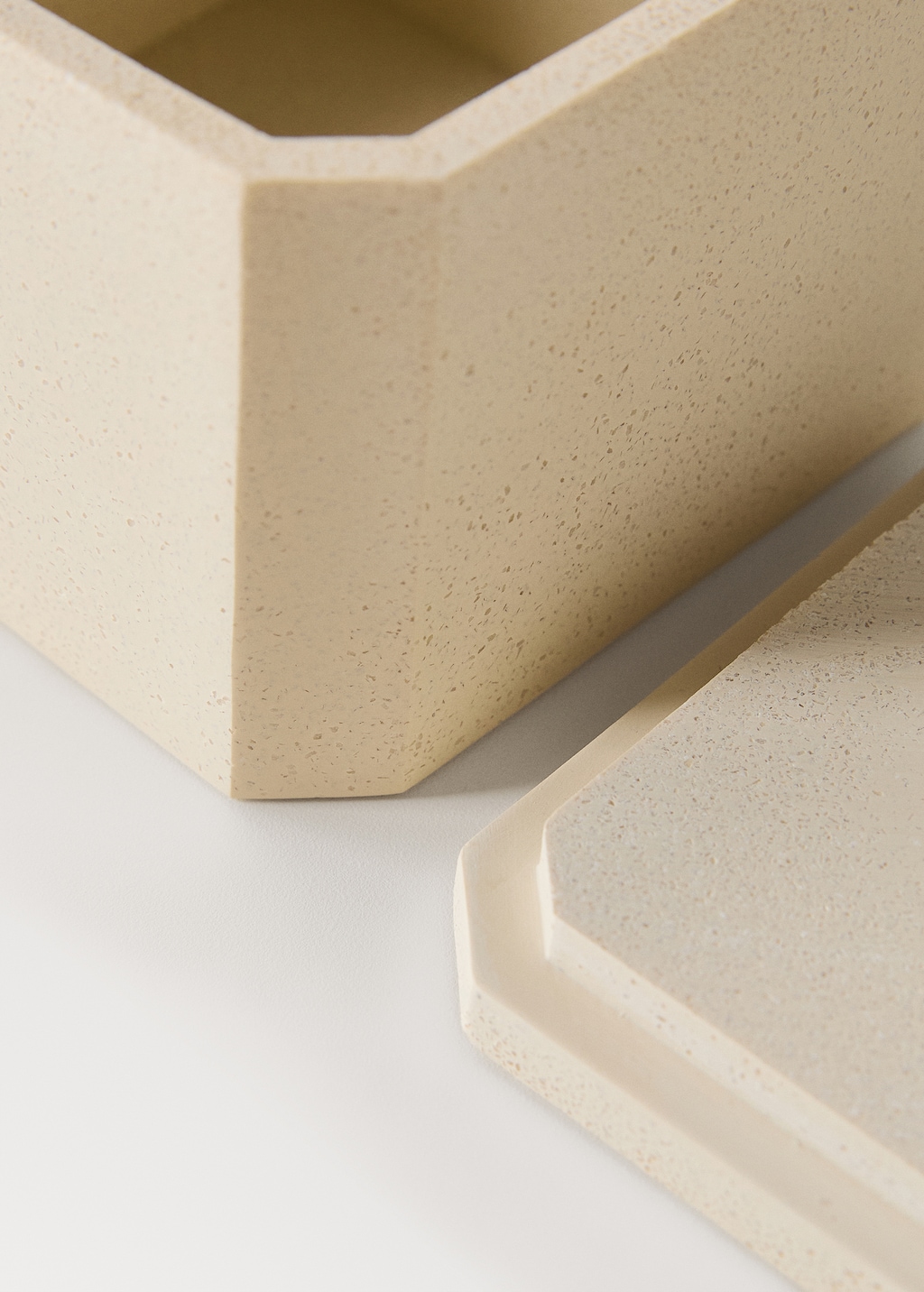 Square resin bathroom jar