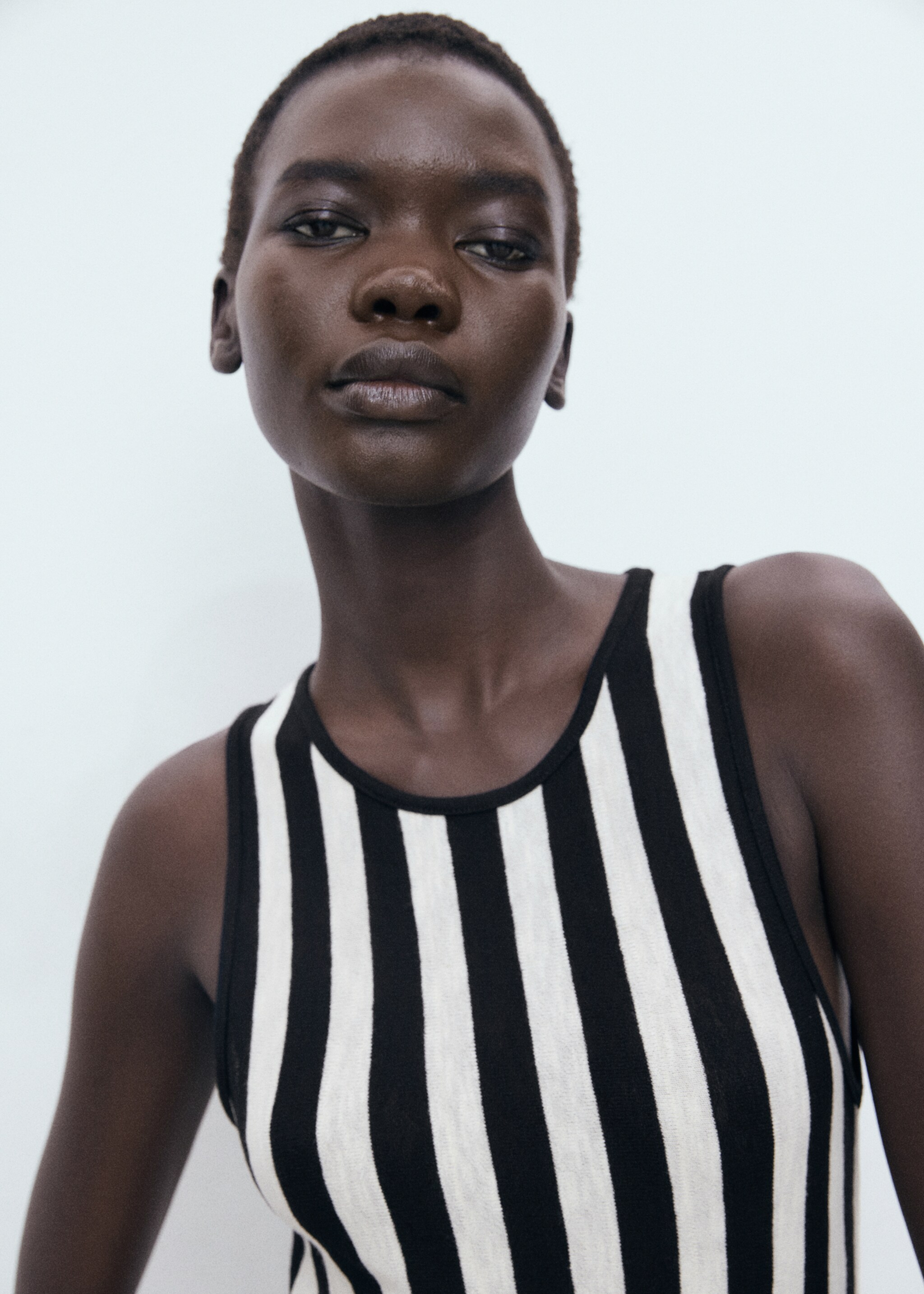 Asymmetrical low-knit dress - Details of the article 1, Black. Ref: 17072926-00.