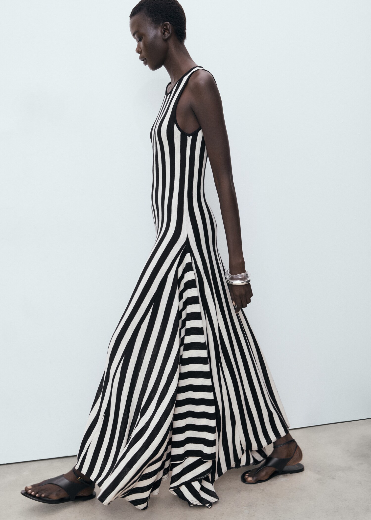 Asymmetrical low-knit dress - Details of the article 2