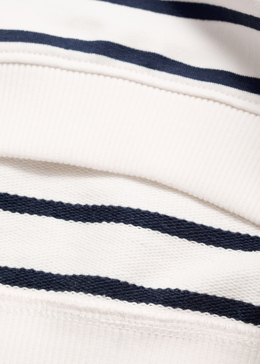 Sweatshirt with embroidered heart