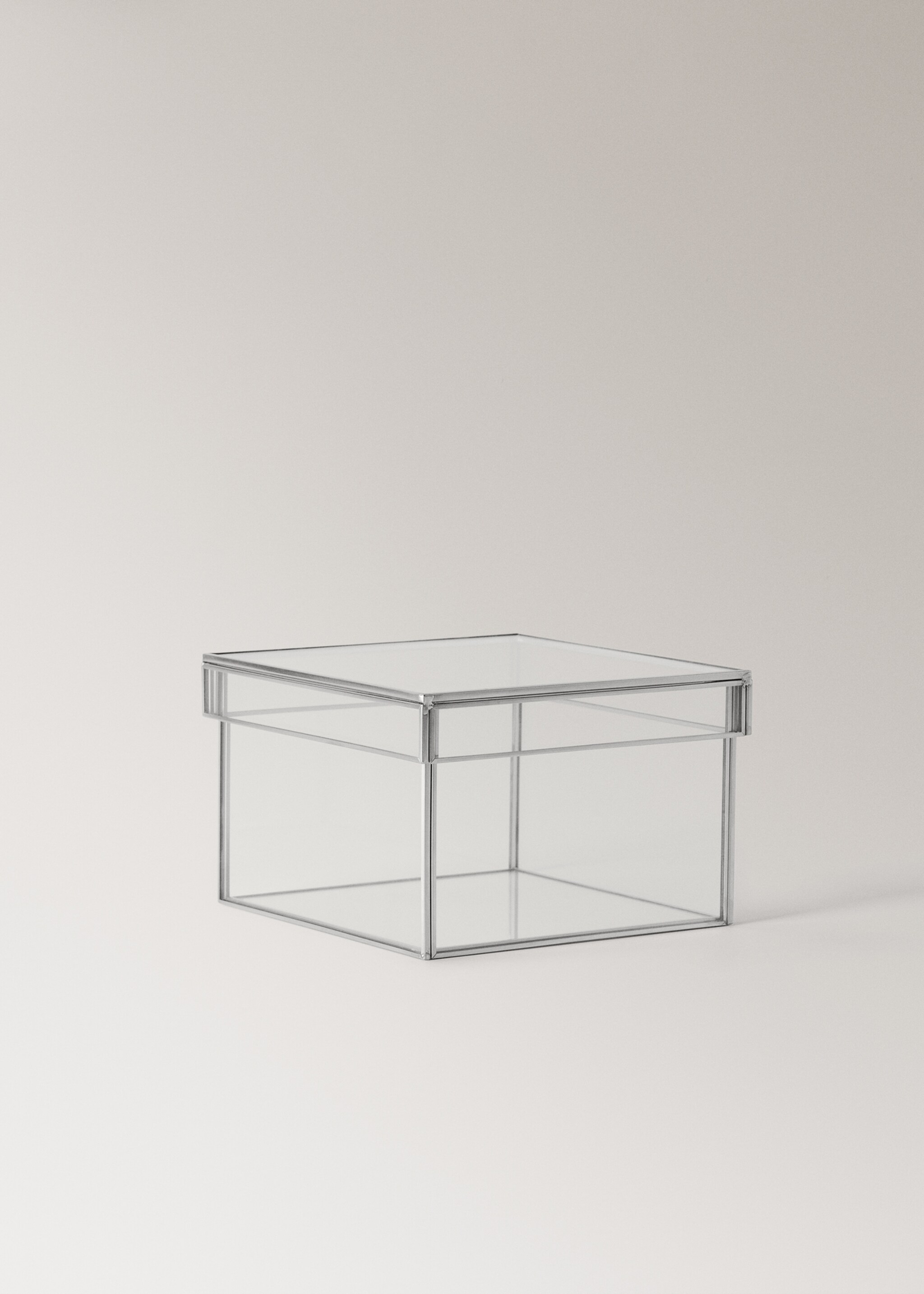 Small square metal box - Details of the article 1