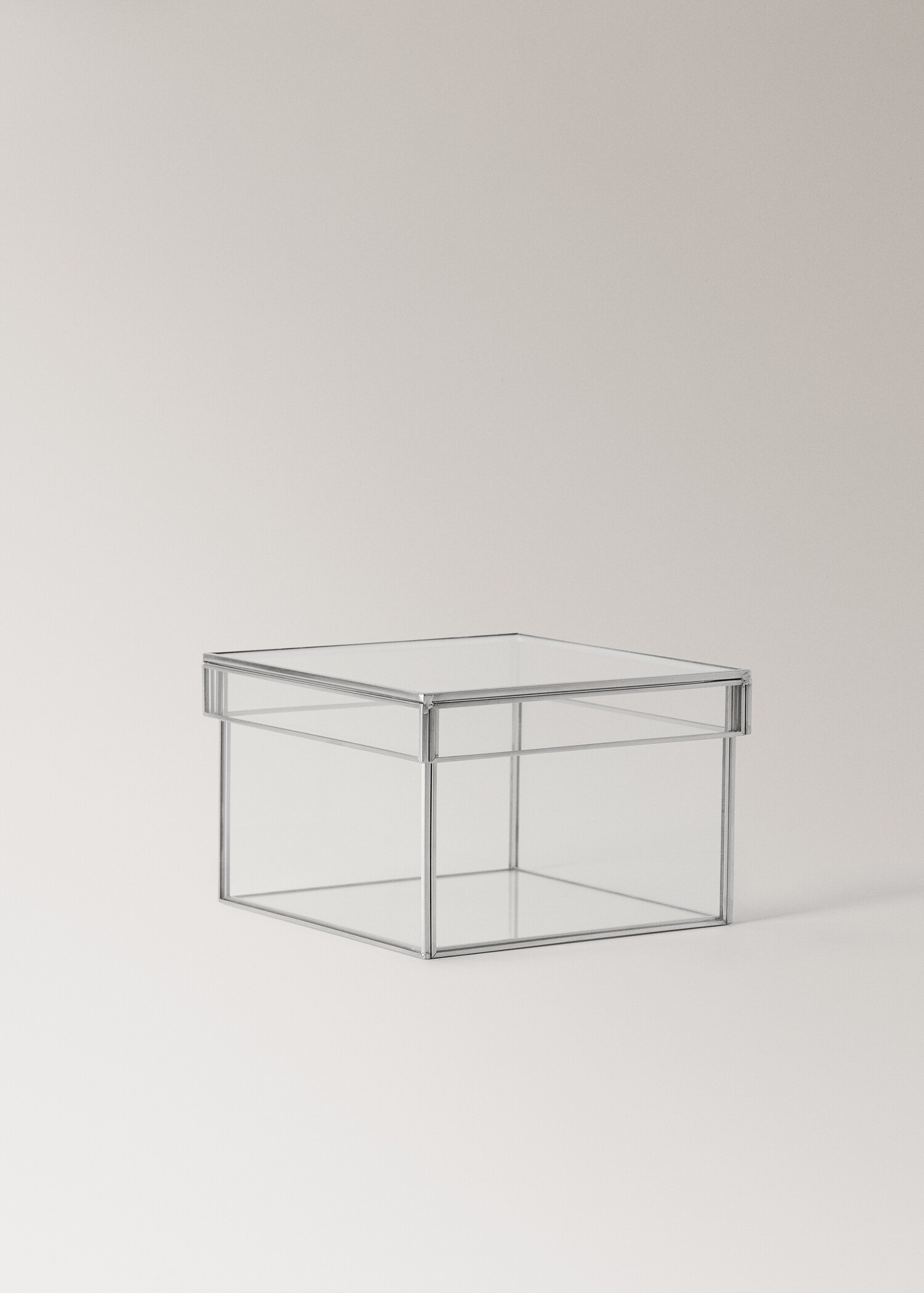 Small square metal box - Details of the article 1