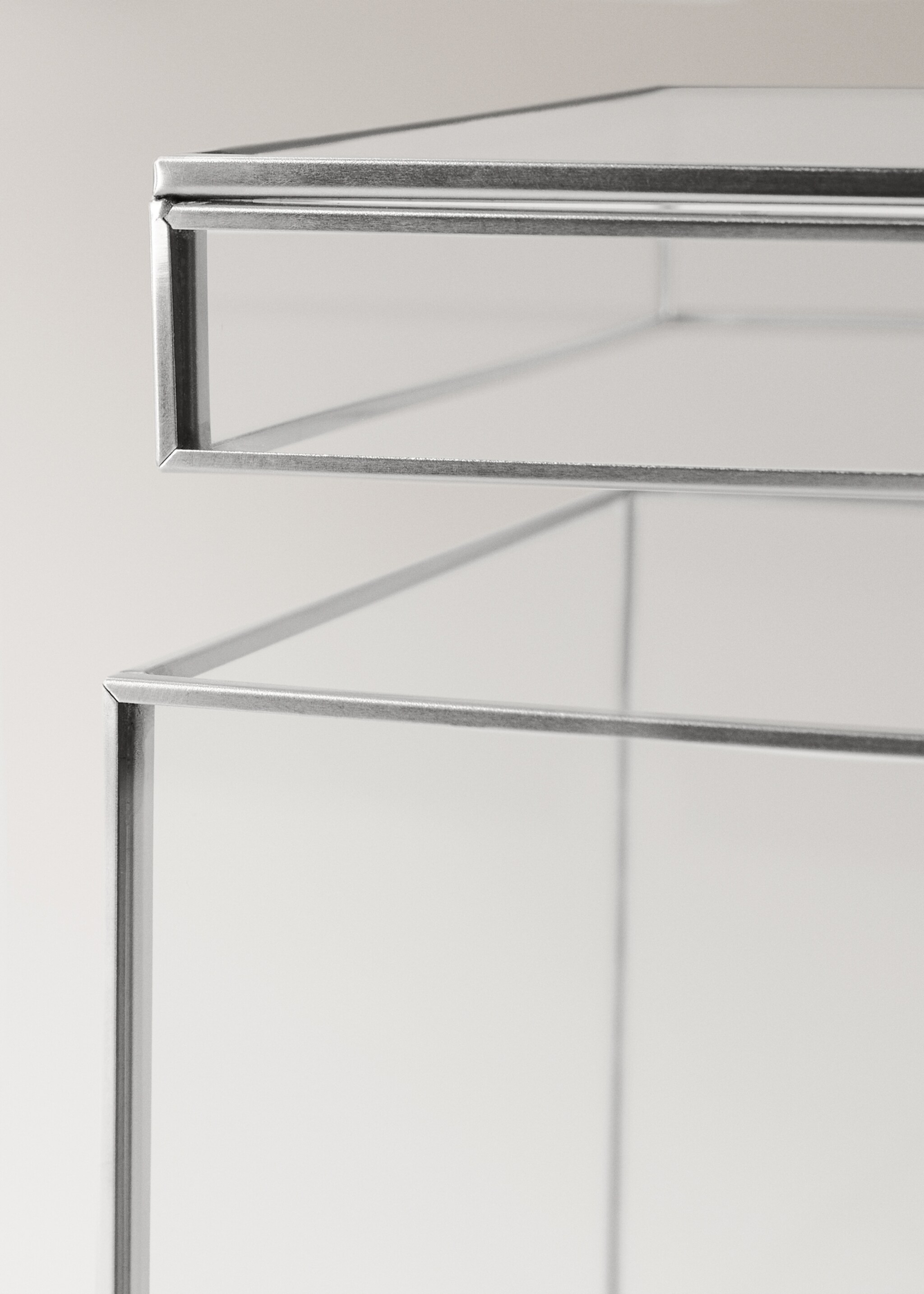 Small square metal box - Details of the article 2
