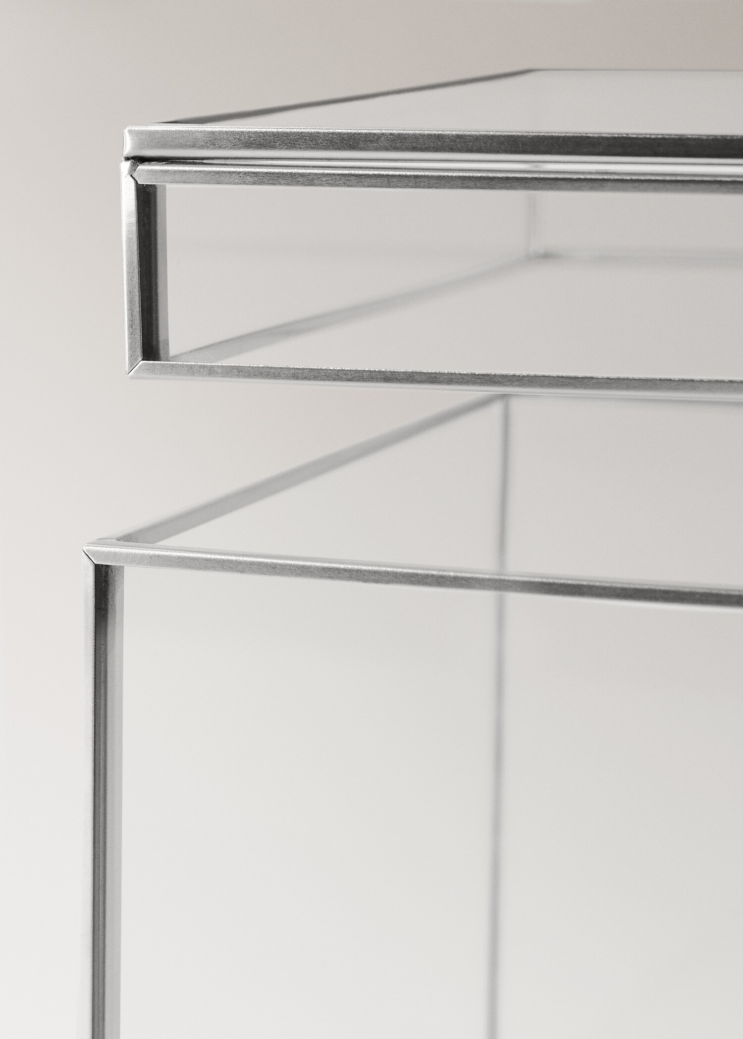 Small square metal box - Details of the article 2