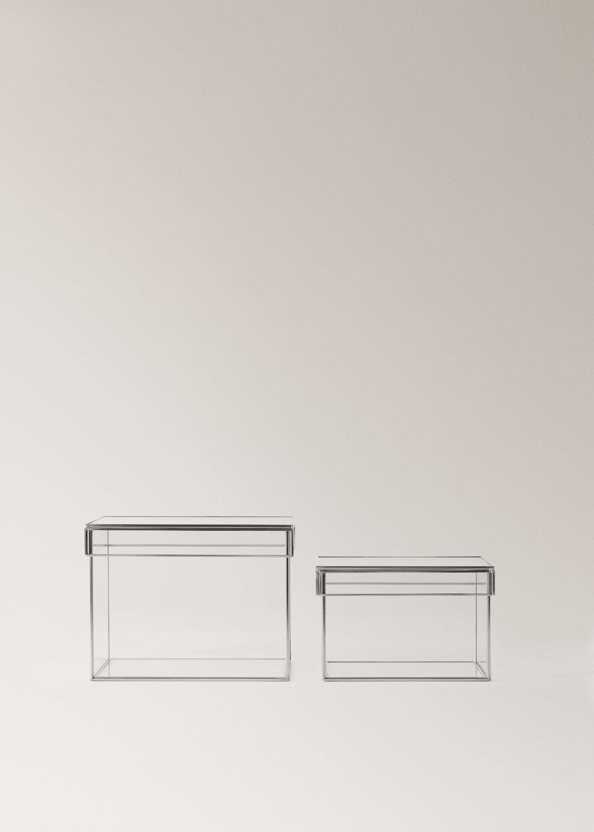 Small square metal box - Details of the article 3