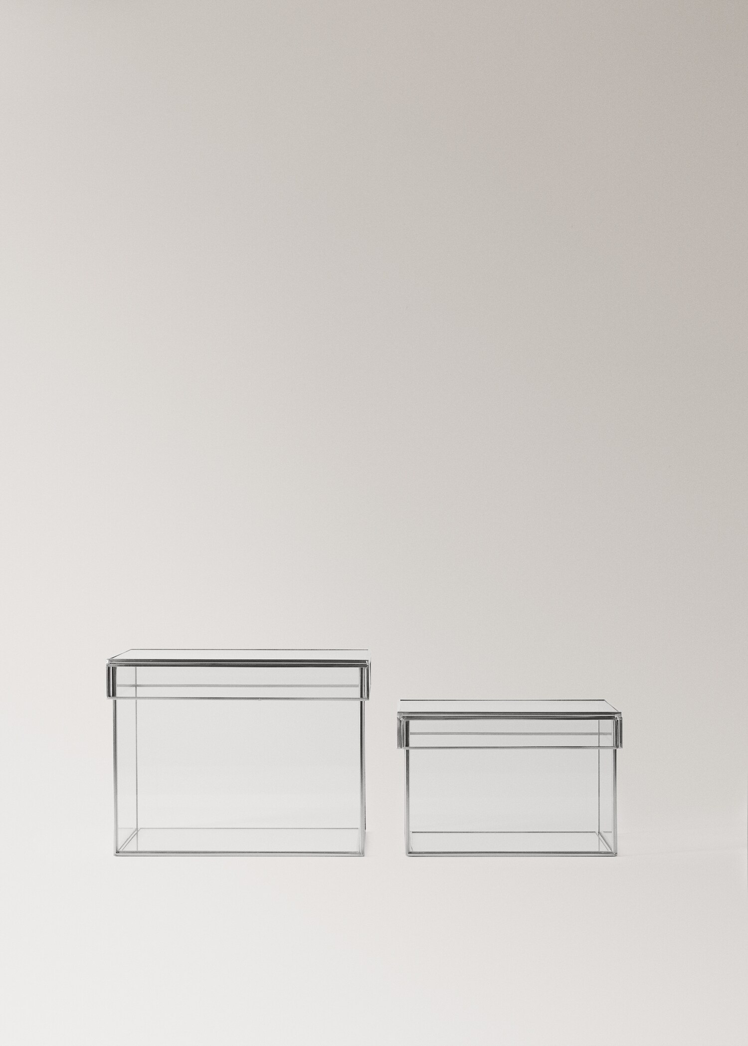 Small square metal box - Details of the article 3