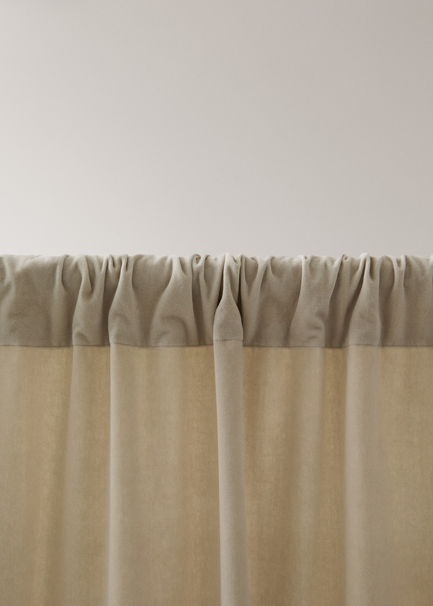 Velvet curtain - Details of the article 3