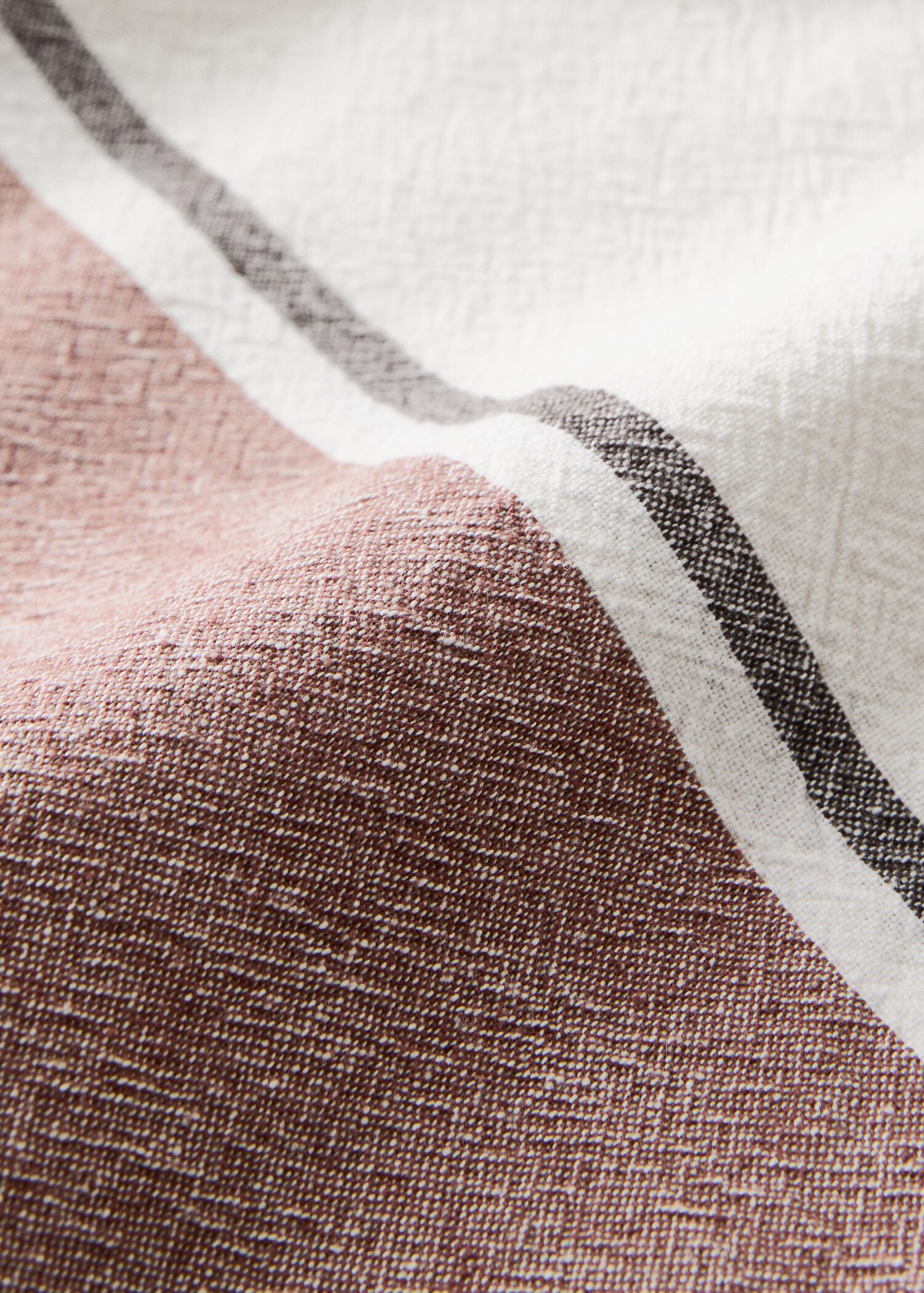 Cotton striped tablecloth for 6 to 8 guests - Details of the article 2