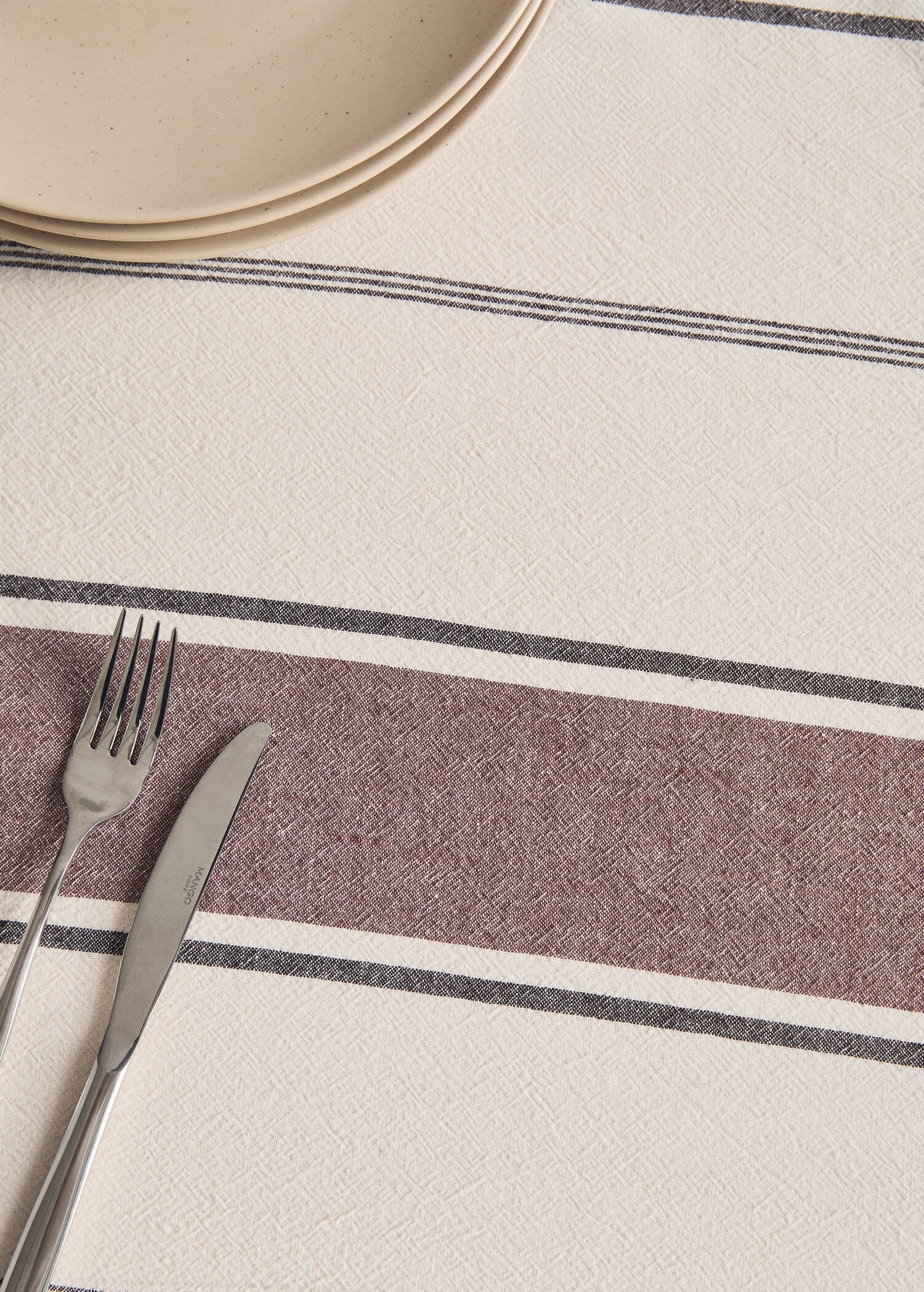 Cotton striped tablecloth for 6 to 8 guests - Details of the article 7