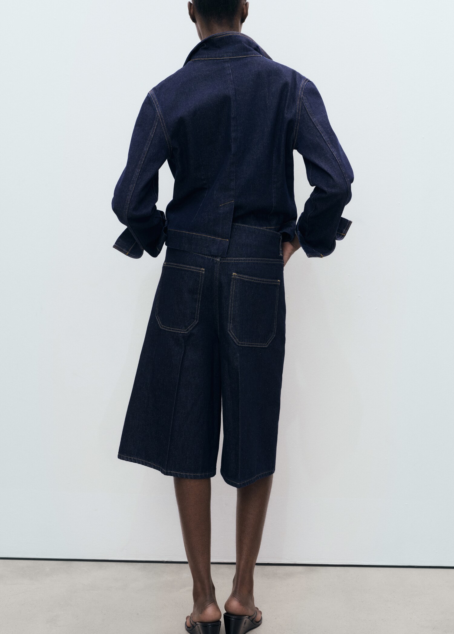 Mid-rise denim bermuda shorts - Reverse of the article