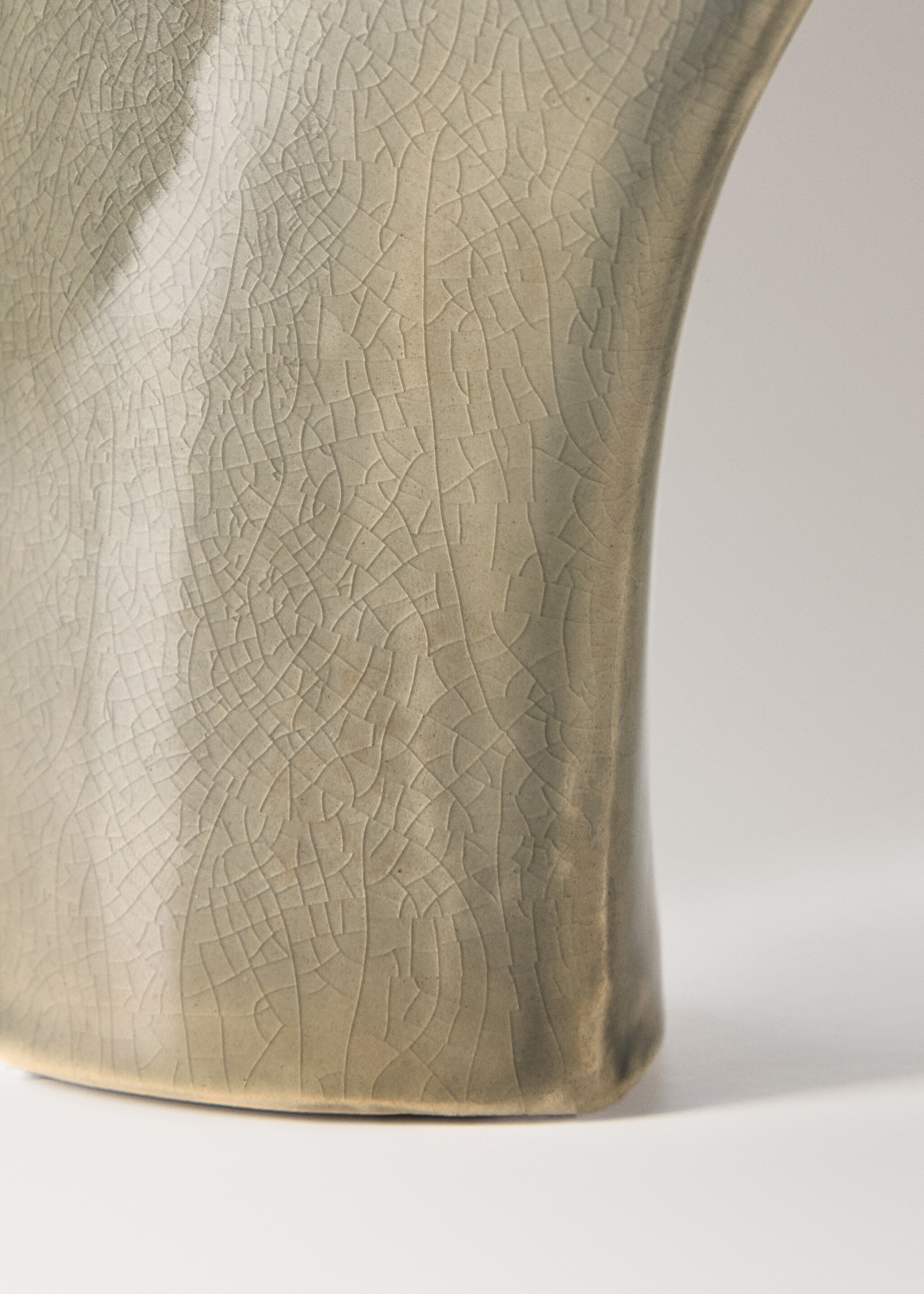 Small stoneware vase - Details of the article 2, Grey. Ref: 17073333-00.