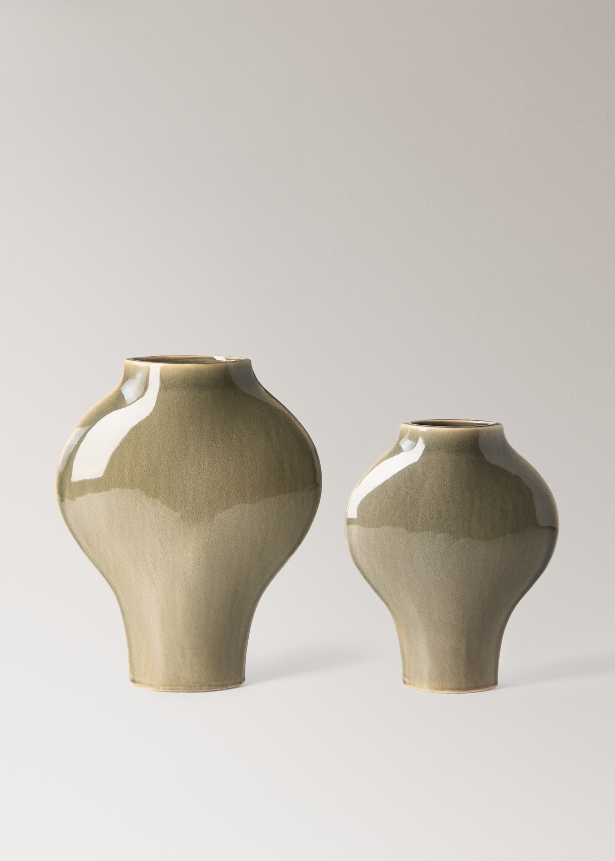 Small stoneware vase - Details of the article 3, Grey. Ref: 17073333-00.