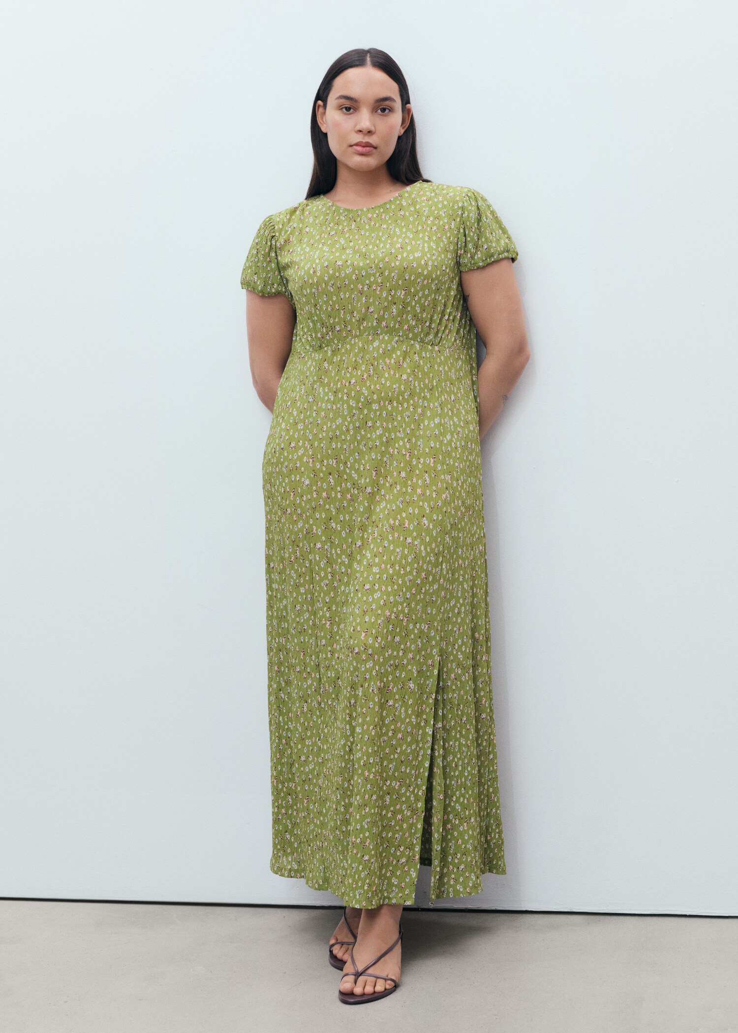 Long floral dress with opening - Details of the article 3