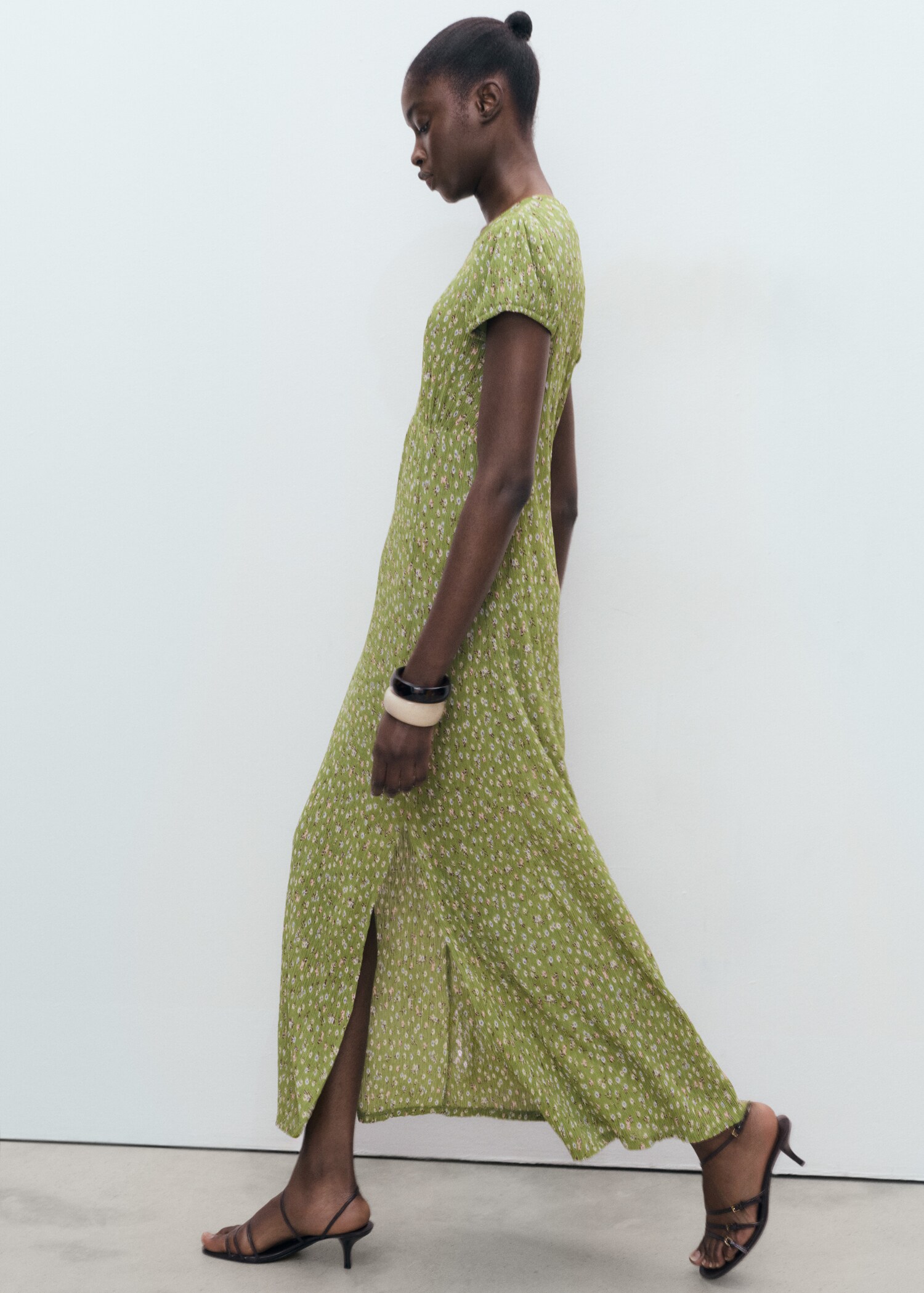 Long floral dress with opening - Details of the article 6