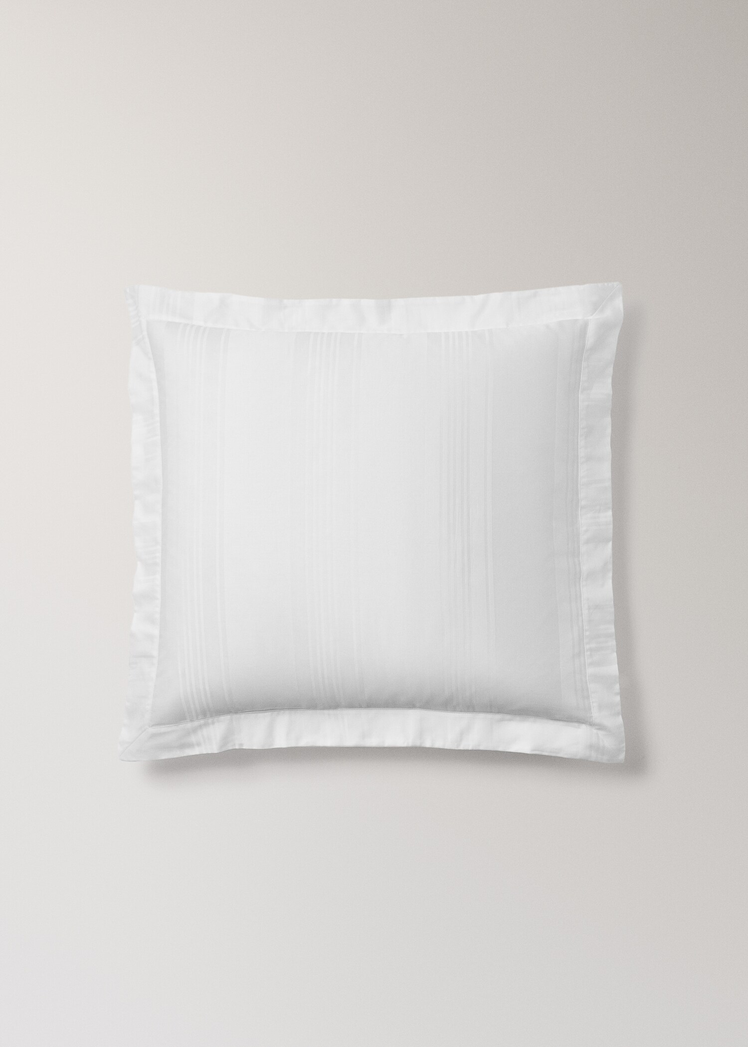 Zwei Kopfkissenbezüge aus Baumwollsatin, 300er Fadendichte, gestreift, 60 x 60 cm - Artikel ohne Model