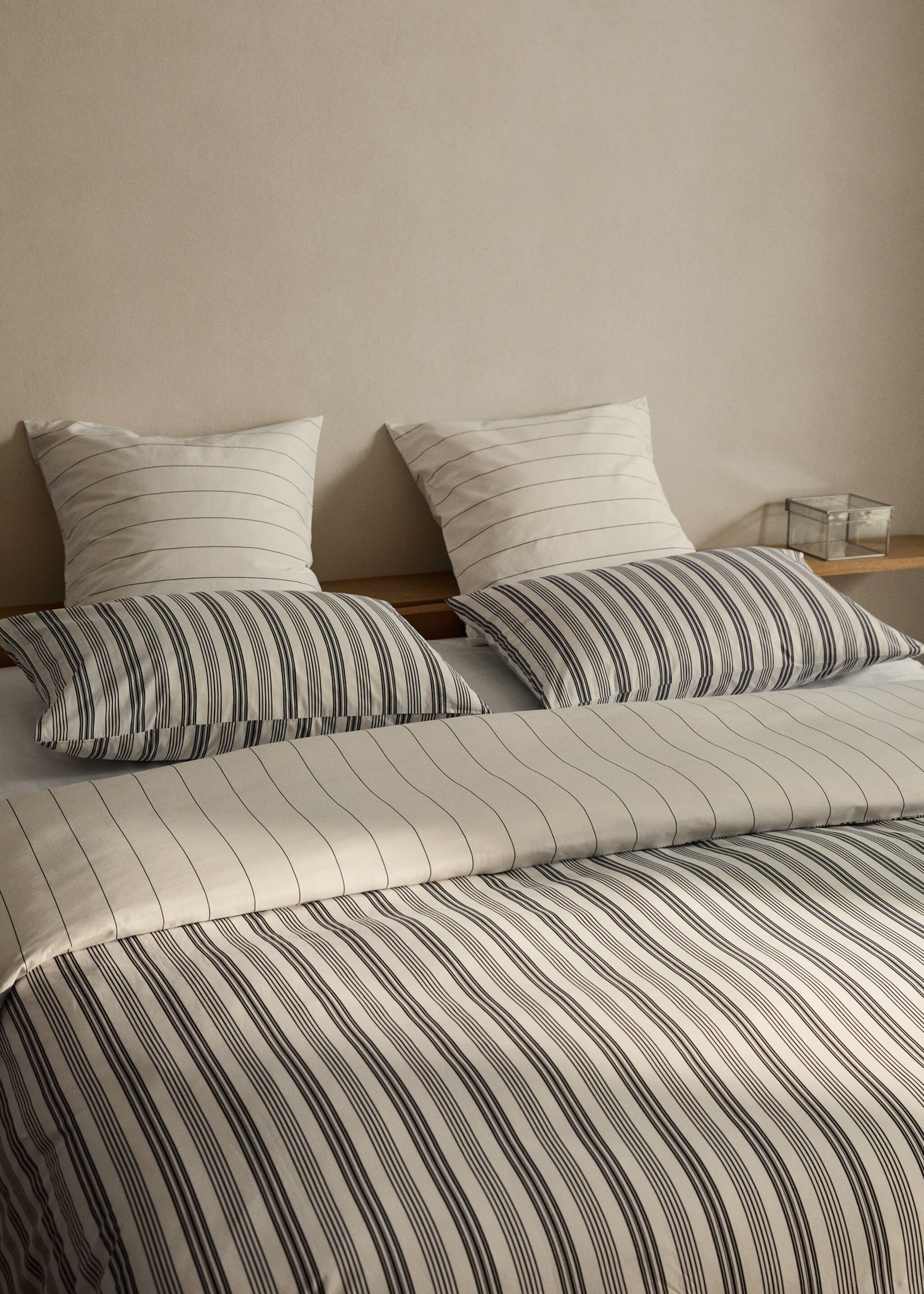 Reversible striped cotton duvet cover for 135/140 cm bed - Details of the article 7, Off White. Ref: 17073811-00.