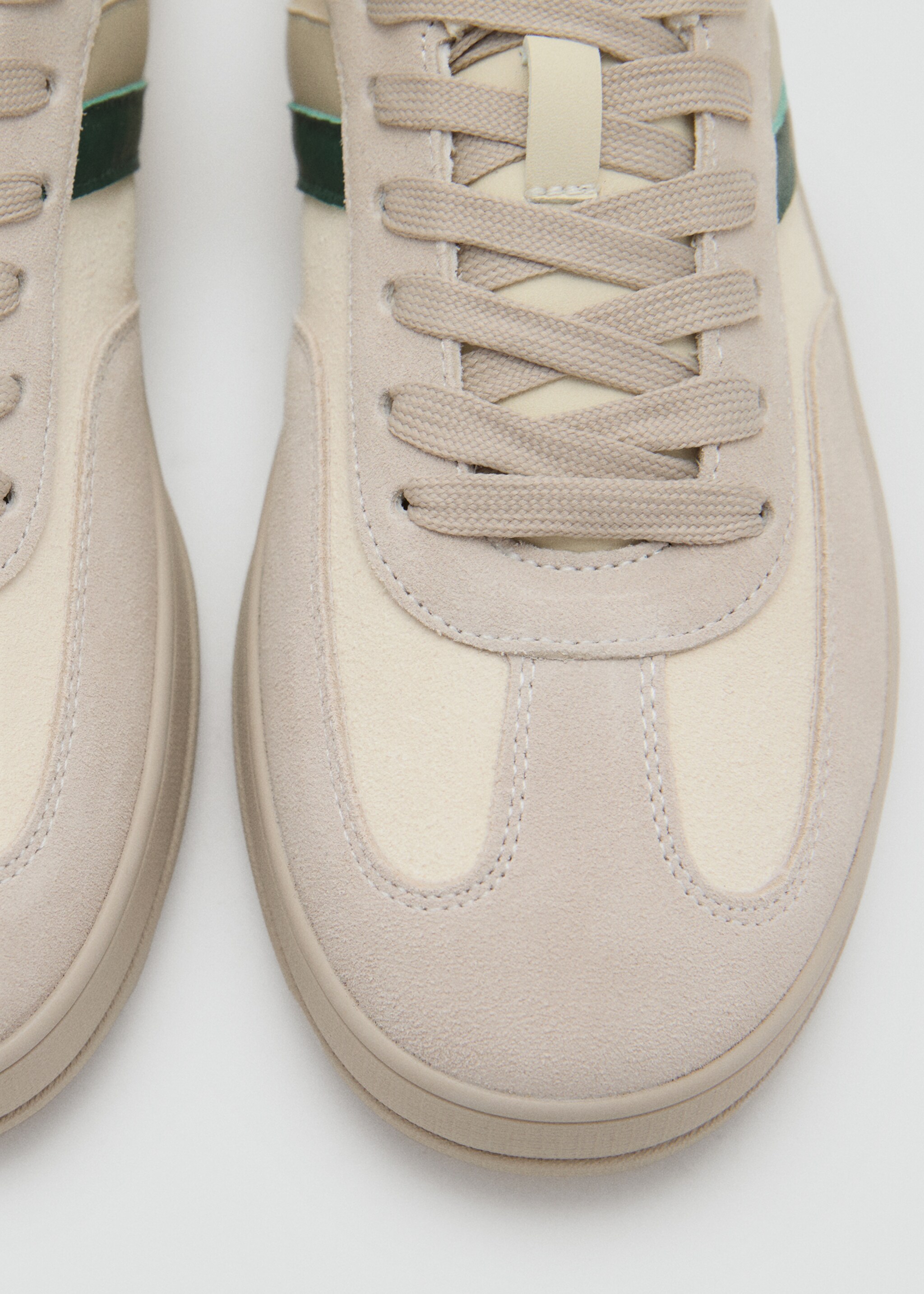 Kombinierte Sneakers aus Veloursleder - Detail des Artikels 2