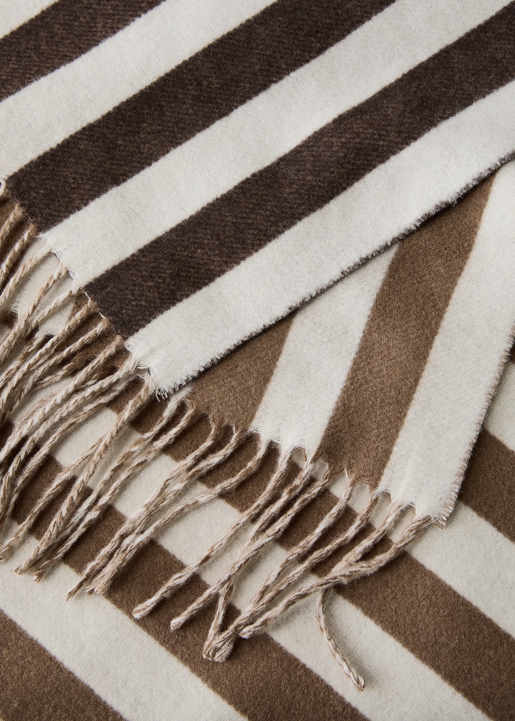 Two-tone blanket with fringes