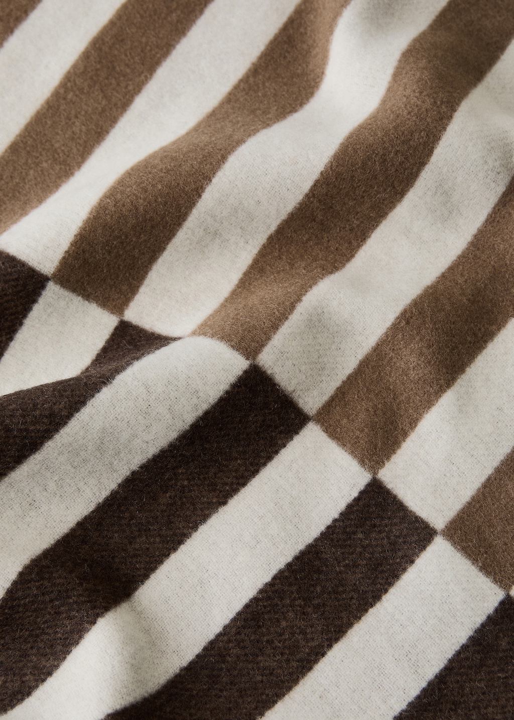 Two-tone blanket with fringes