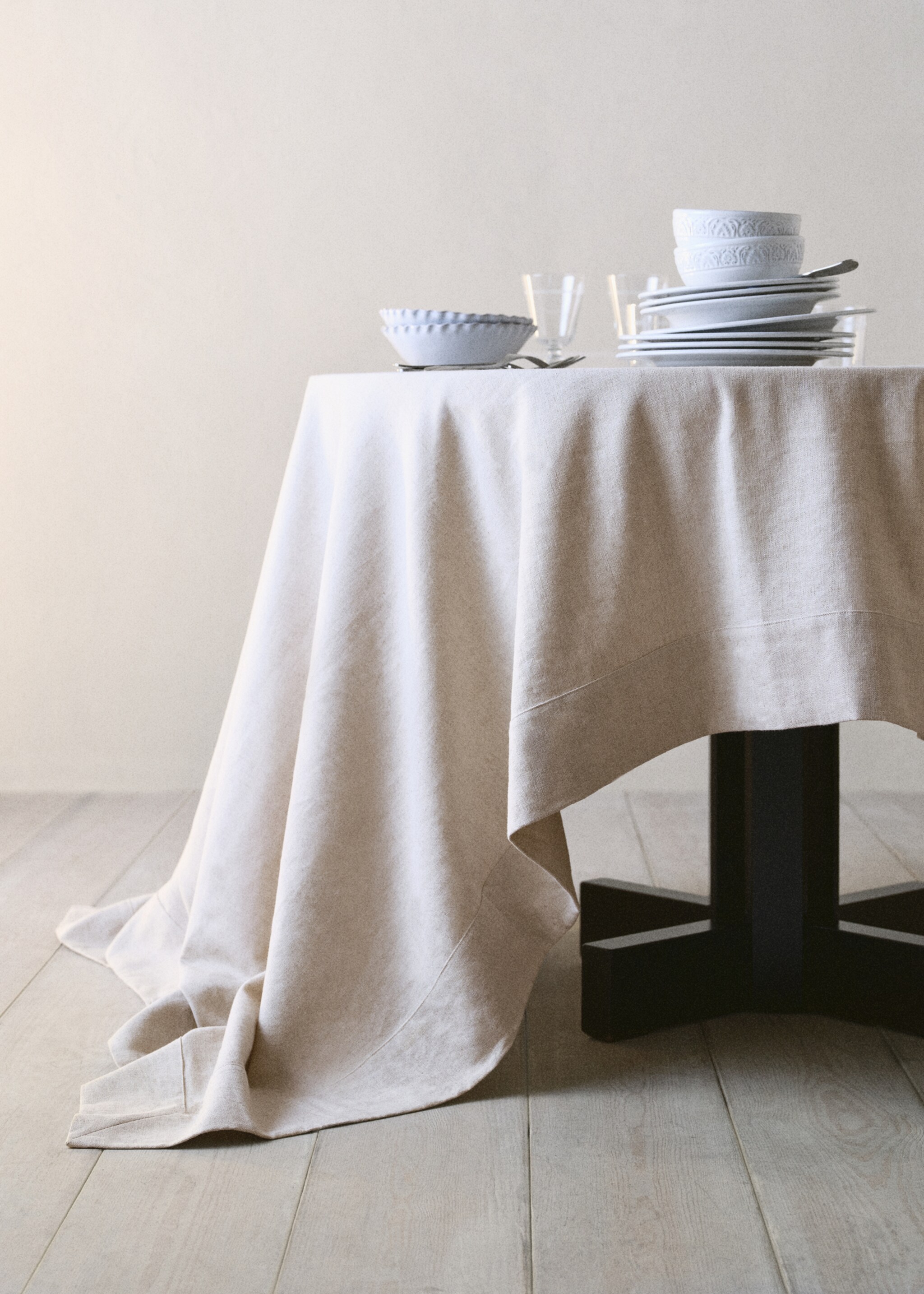 Linen tablecloth for 6 to 8 diners - Details of the article 7
