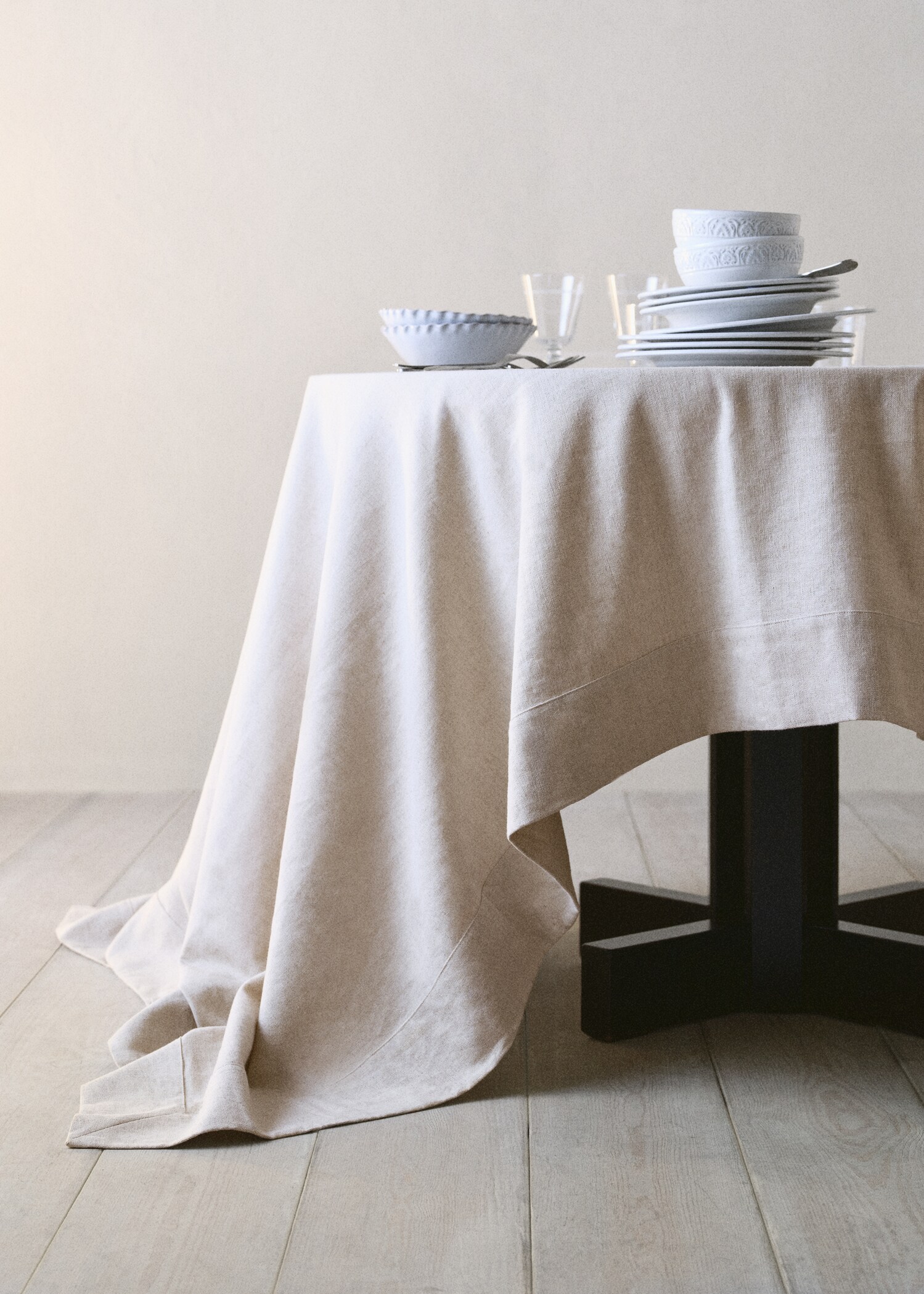 Linen tablecloth for 6 to 8 diners - Details of the article 7