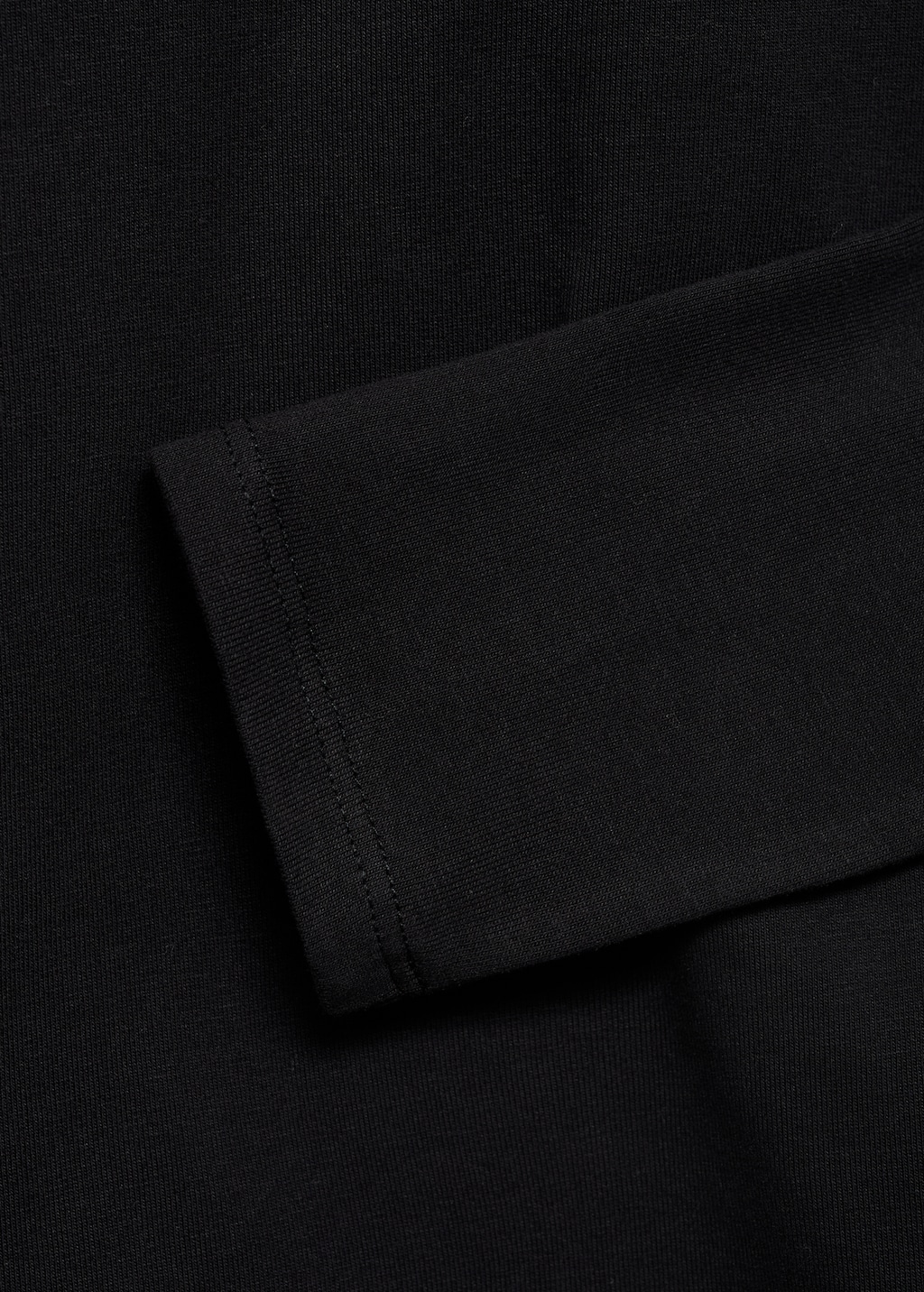 Turtleneck long-sleeved t-shirt