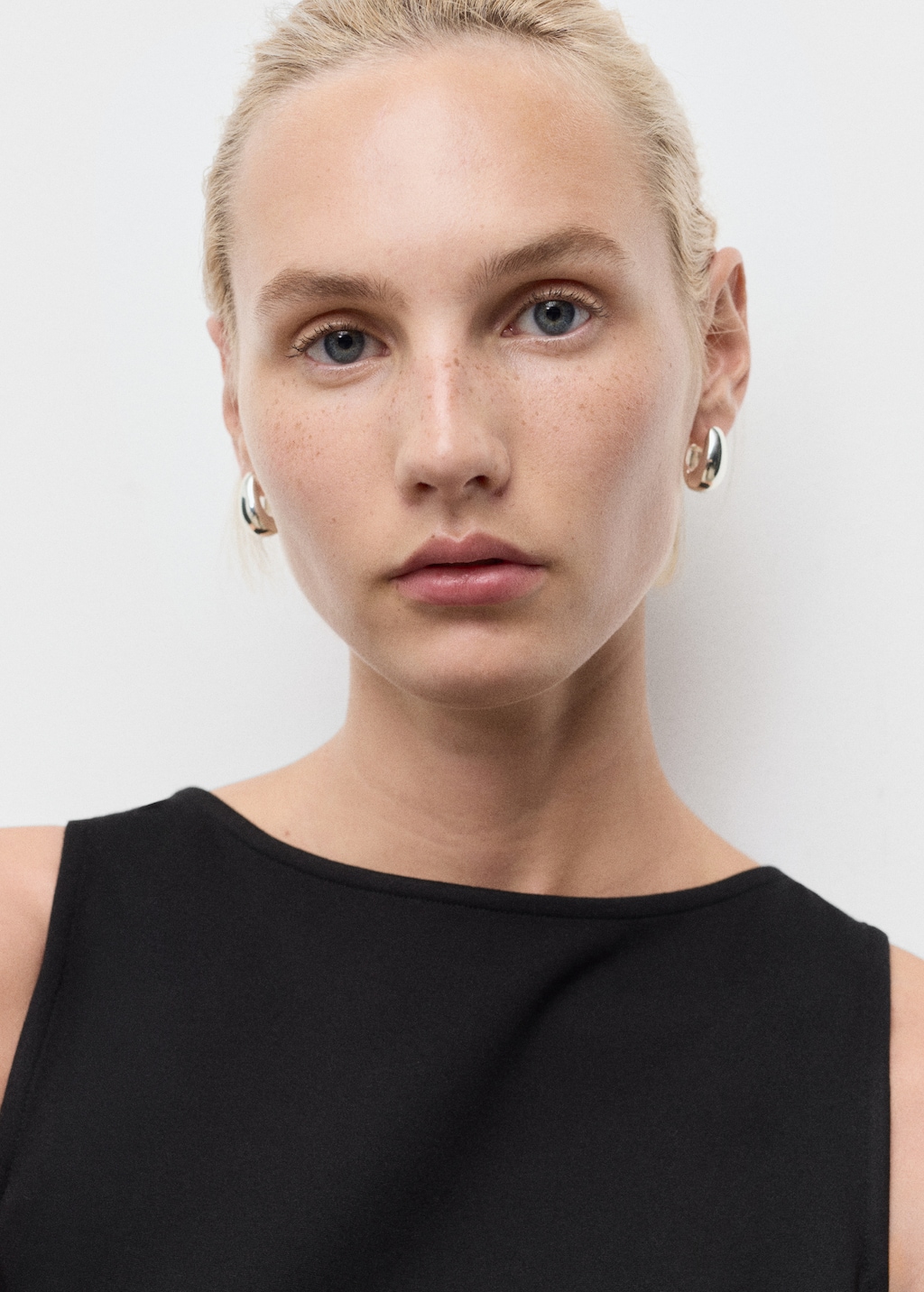 Long jumpsuit with belt and buckle