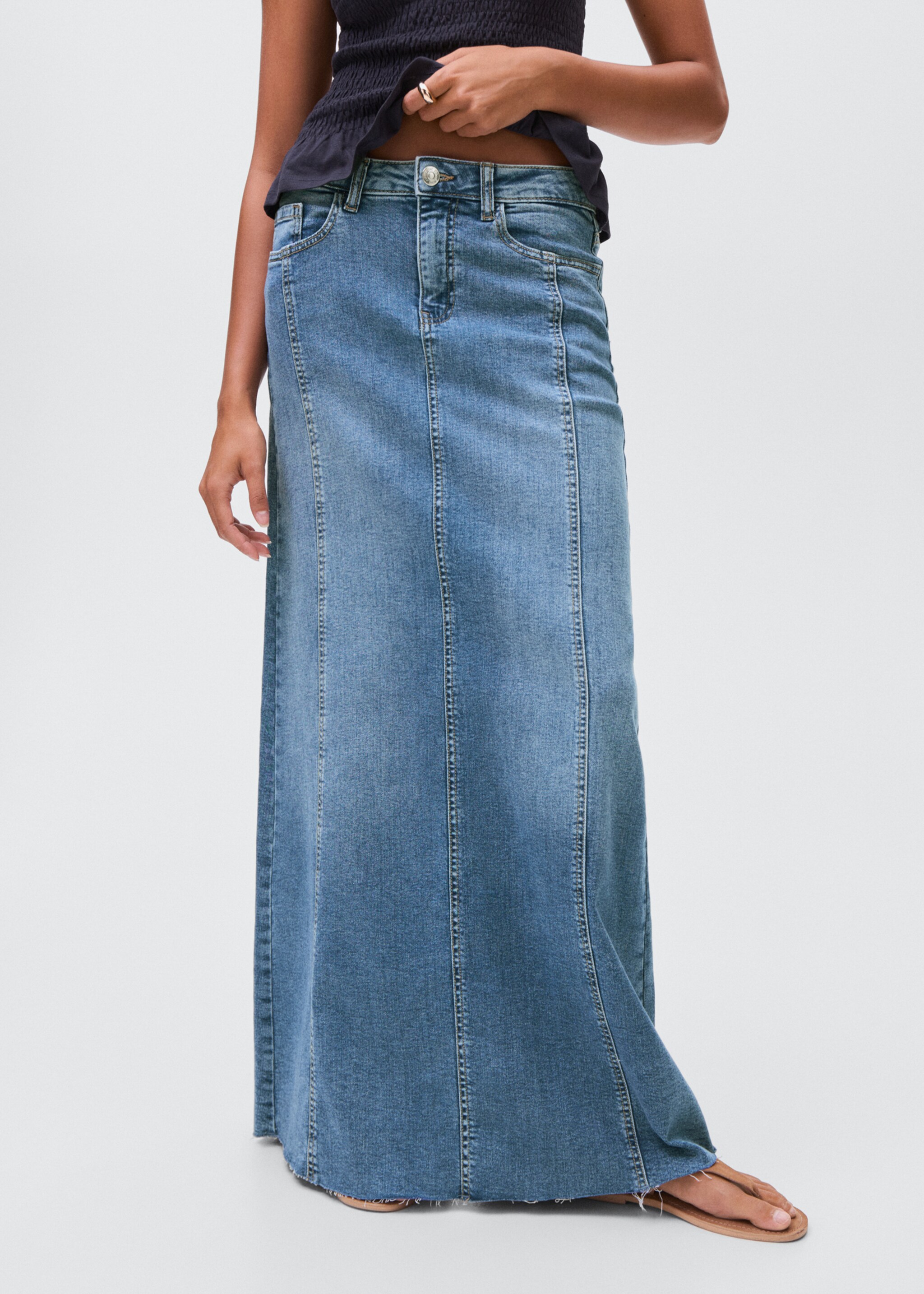 Jupe longue en denim coutures - Plan moyen