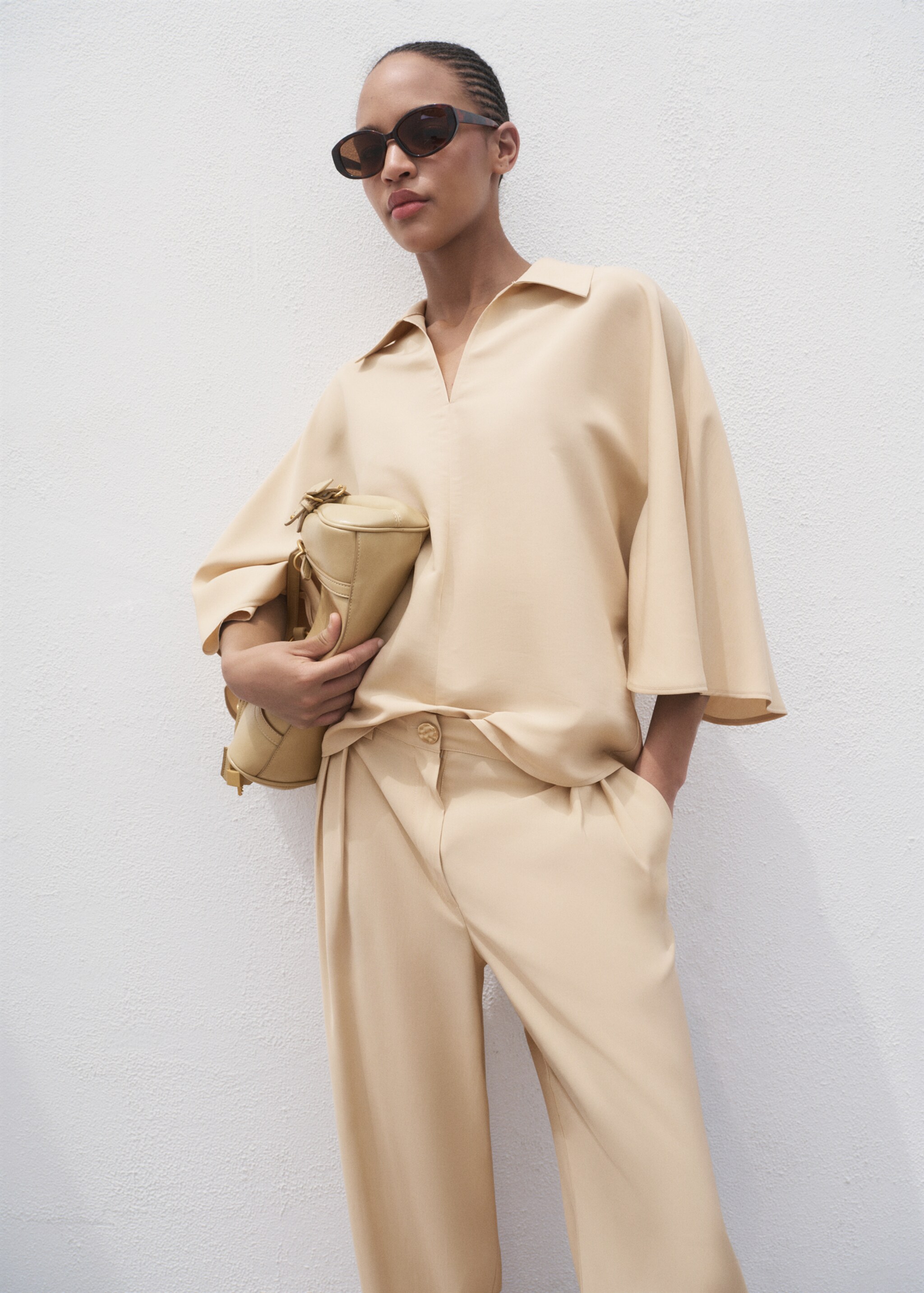 Straight-fit pleated trousers - Details of the article 1, Sand. Ref: 17074087-00.