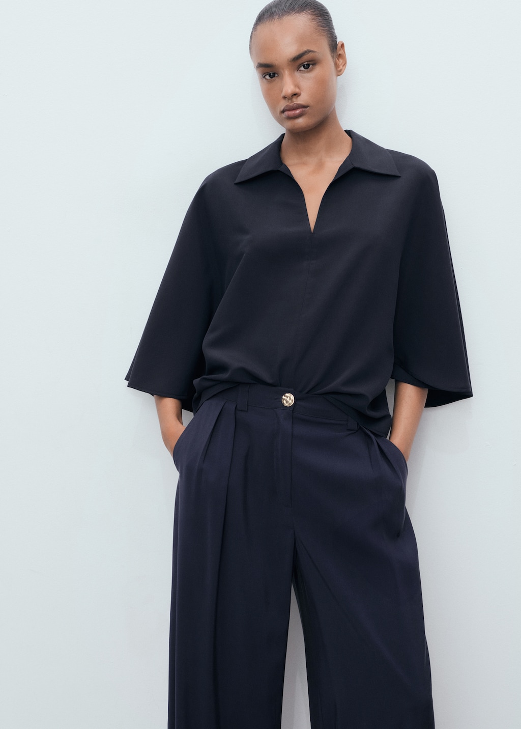 Straight-fit pleated pants - image 4