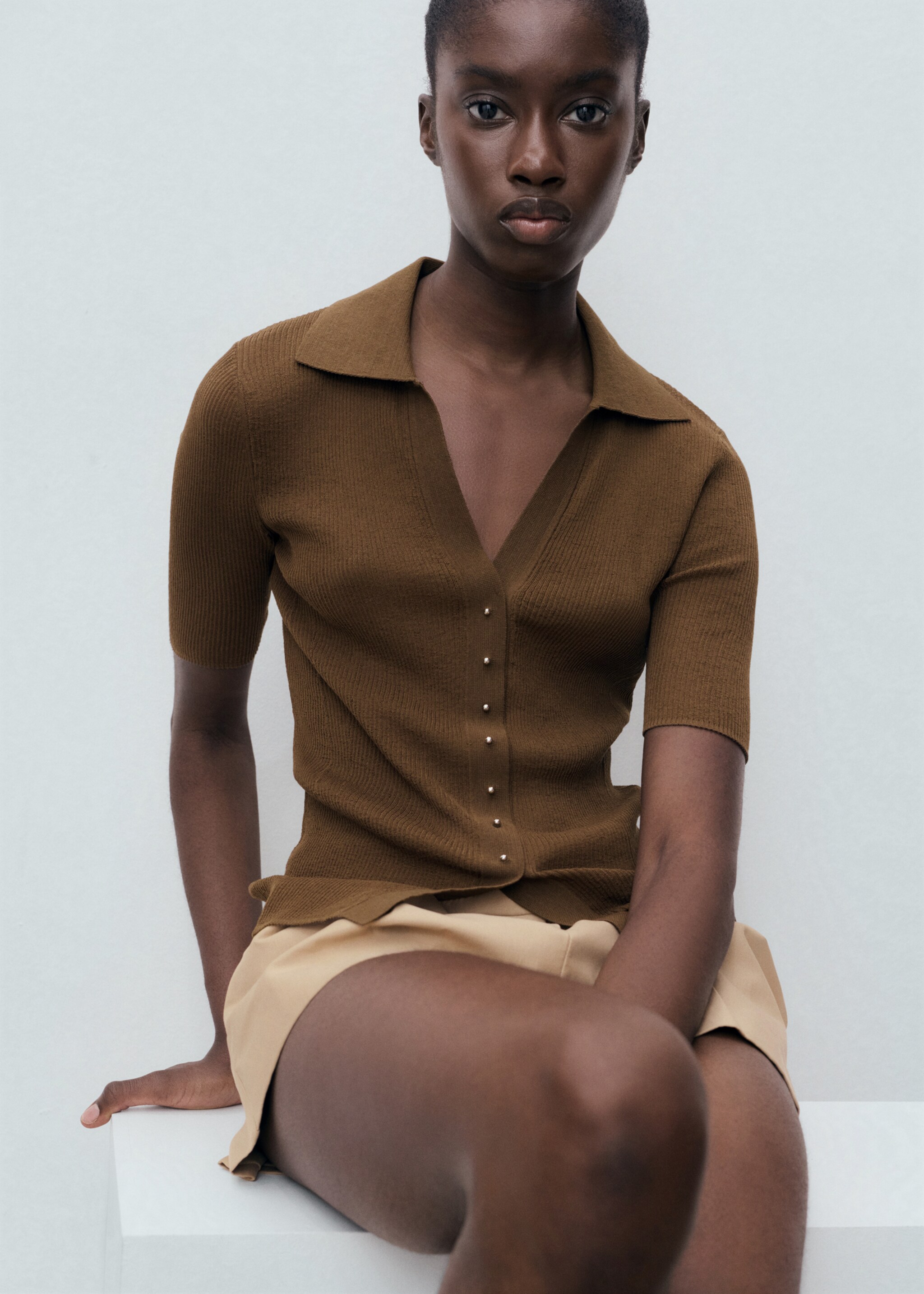 Ribbed polo collar jumper - Details of the article 2, Chocolate. Ref: 17074102-00.