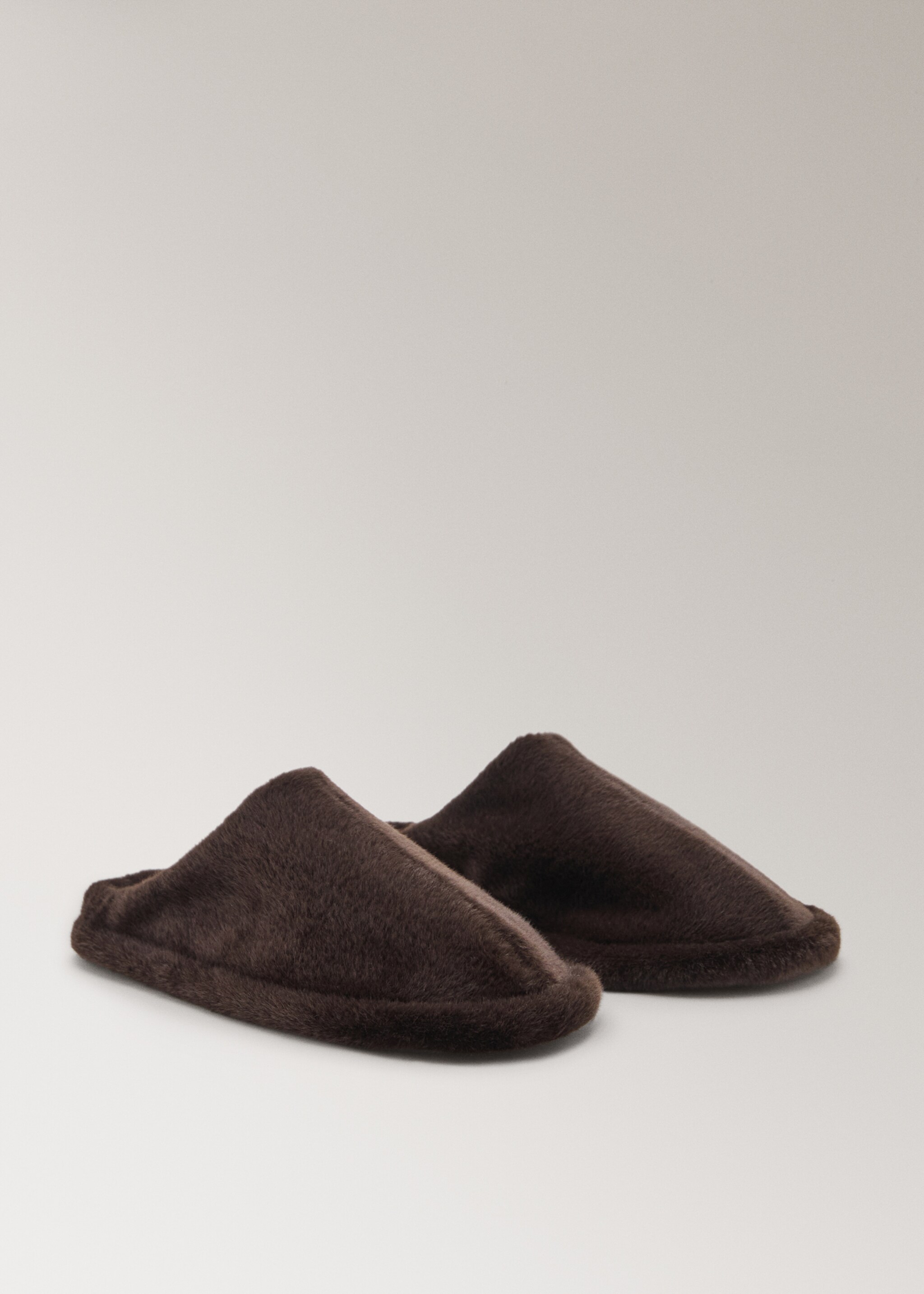 Fur mule slippers with stitching detail - Medium plane, Chocolate. Ref: 17074105-00.