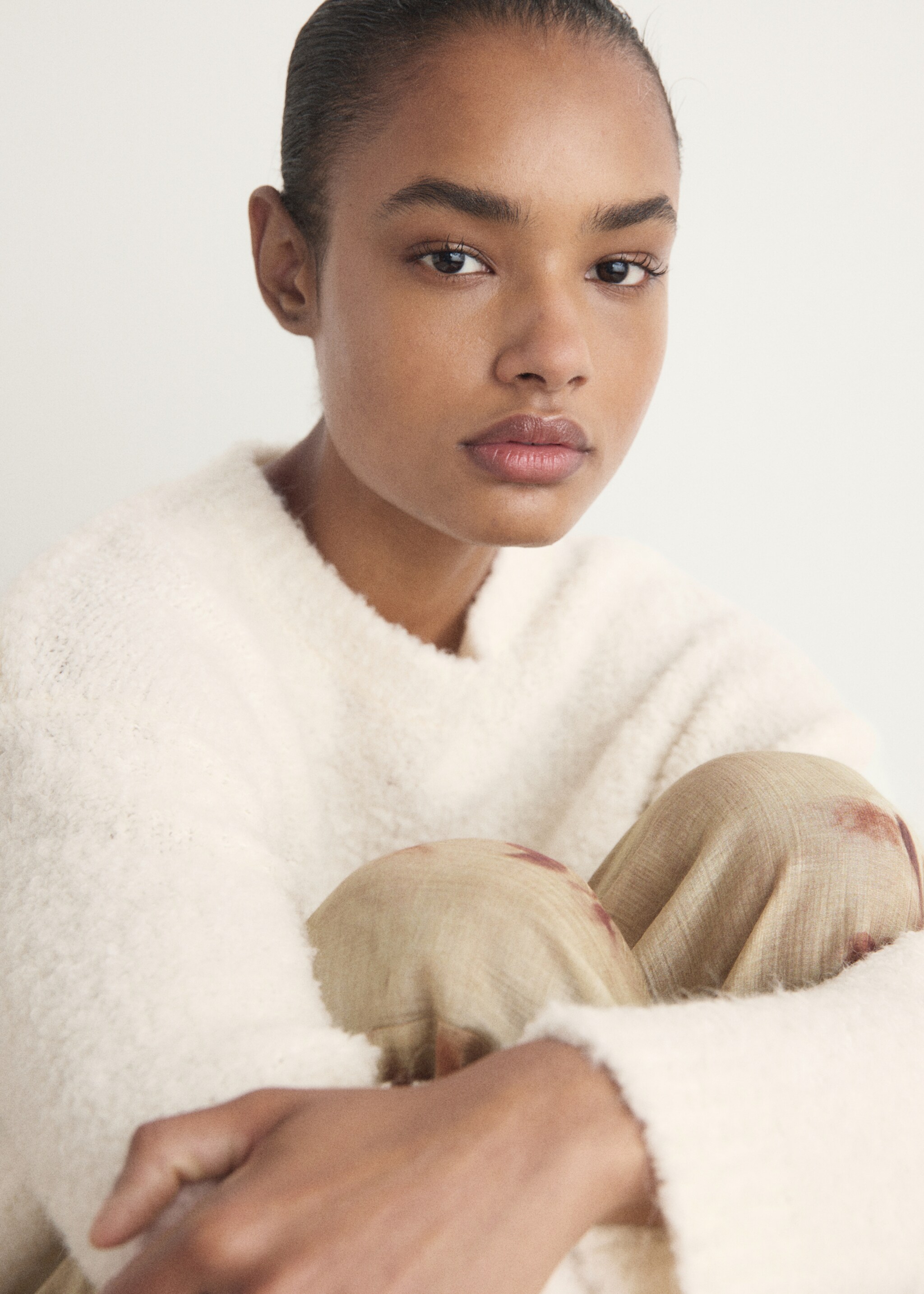 Bouclé-effect pyjama sweater - Details of the article 1, Ivory White. Ref: 17074110-00.