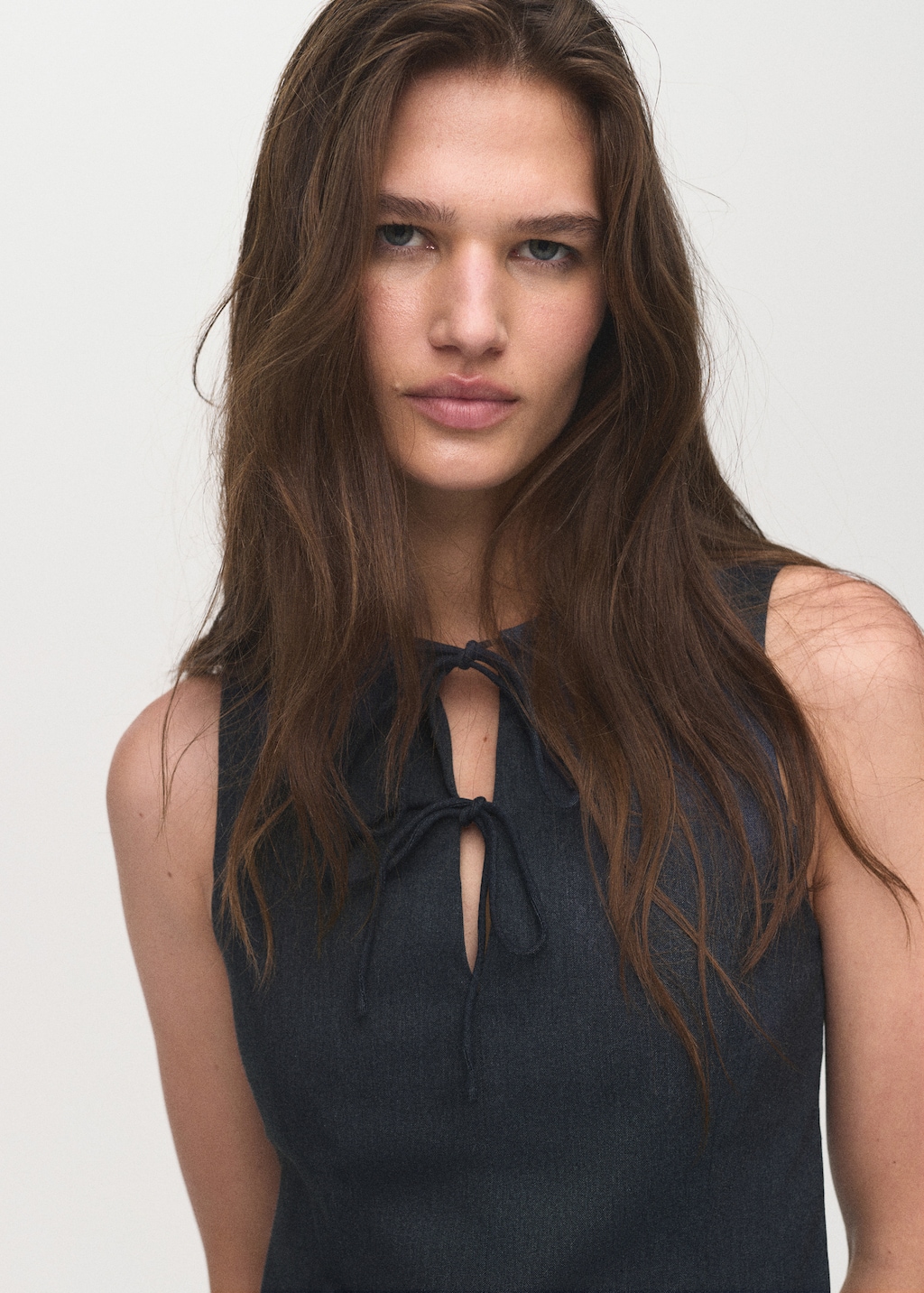 Denim-effect top with bows - image 4