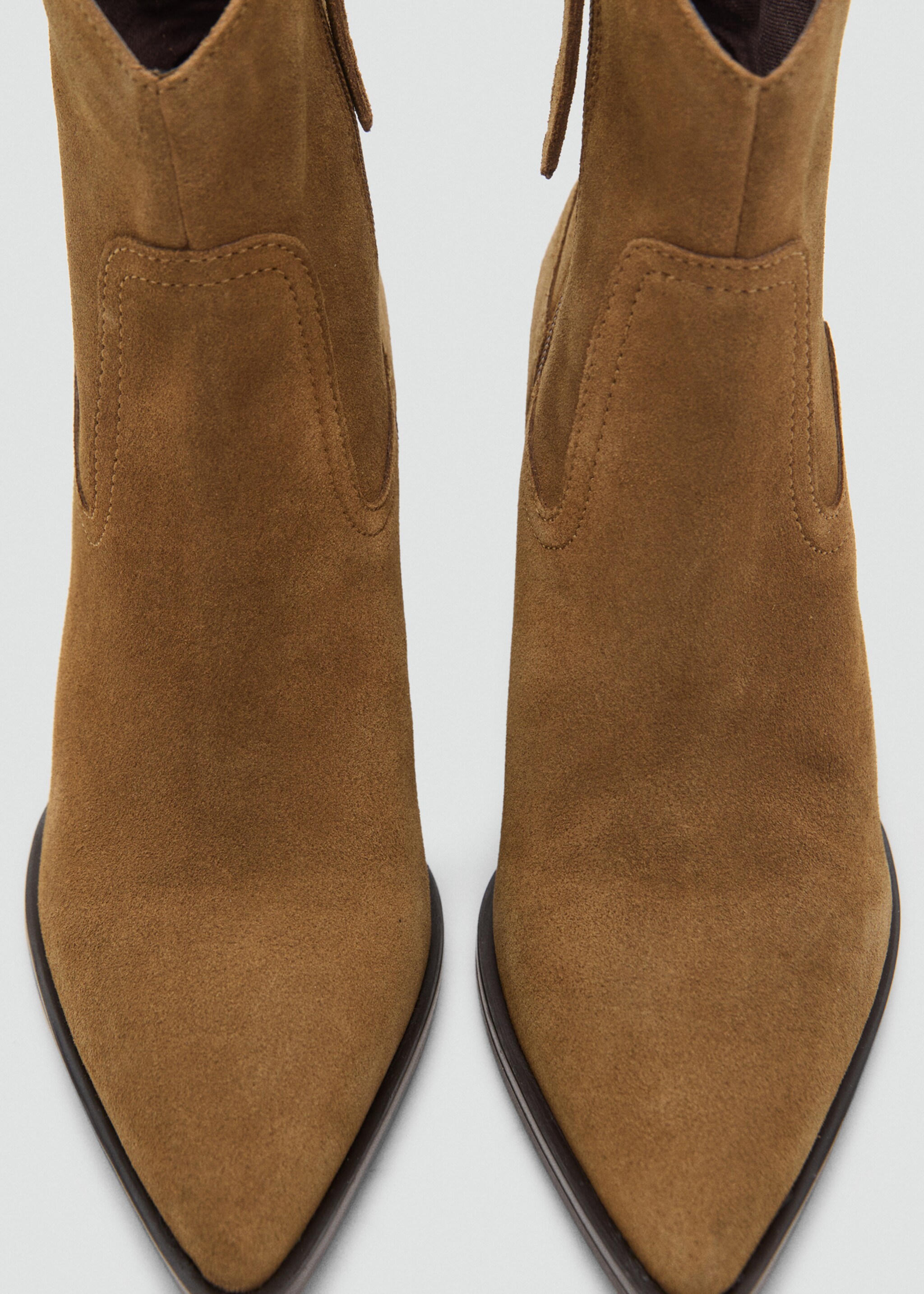 Suede block-heel boots - Details of the article 2, Tobacco Brown. Ref: 17074116-00.
