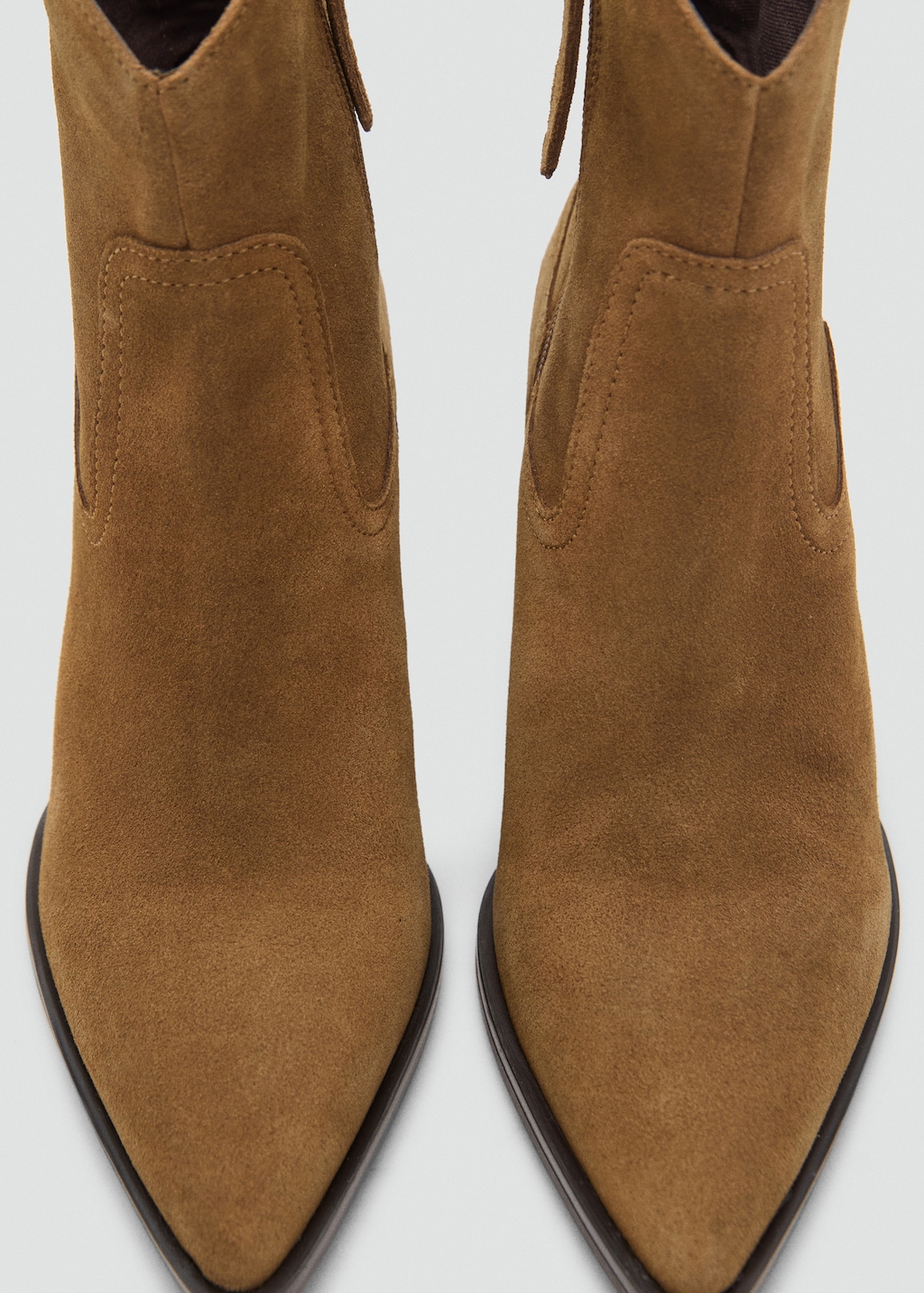 Suede ankle boots with pointed toe and block heel