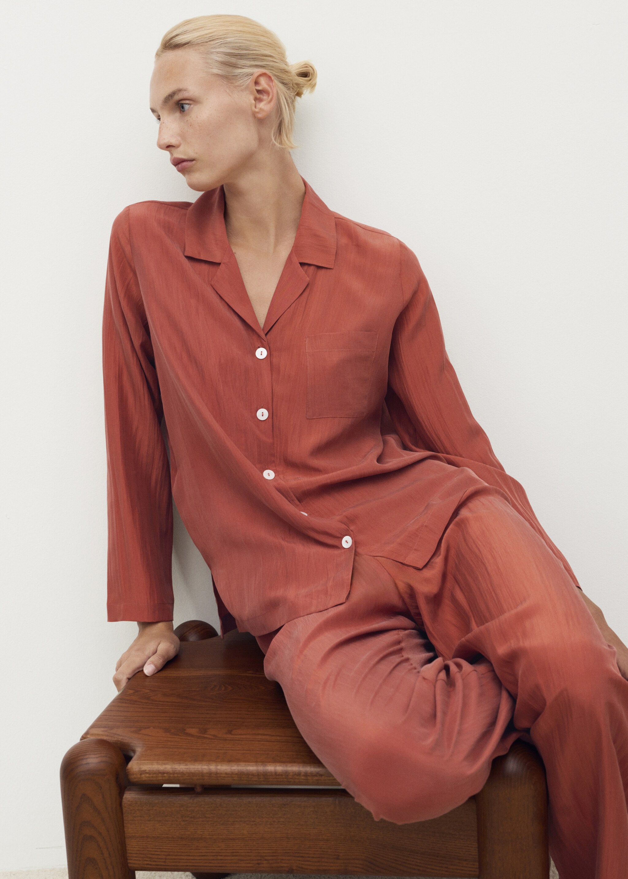 Long silk trousers - Details of the article 2, Burnt Orange. Ref: 17074126-00.