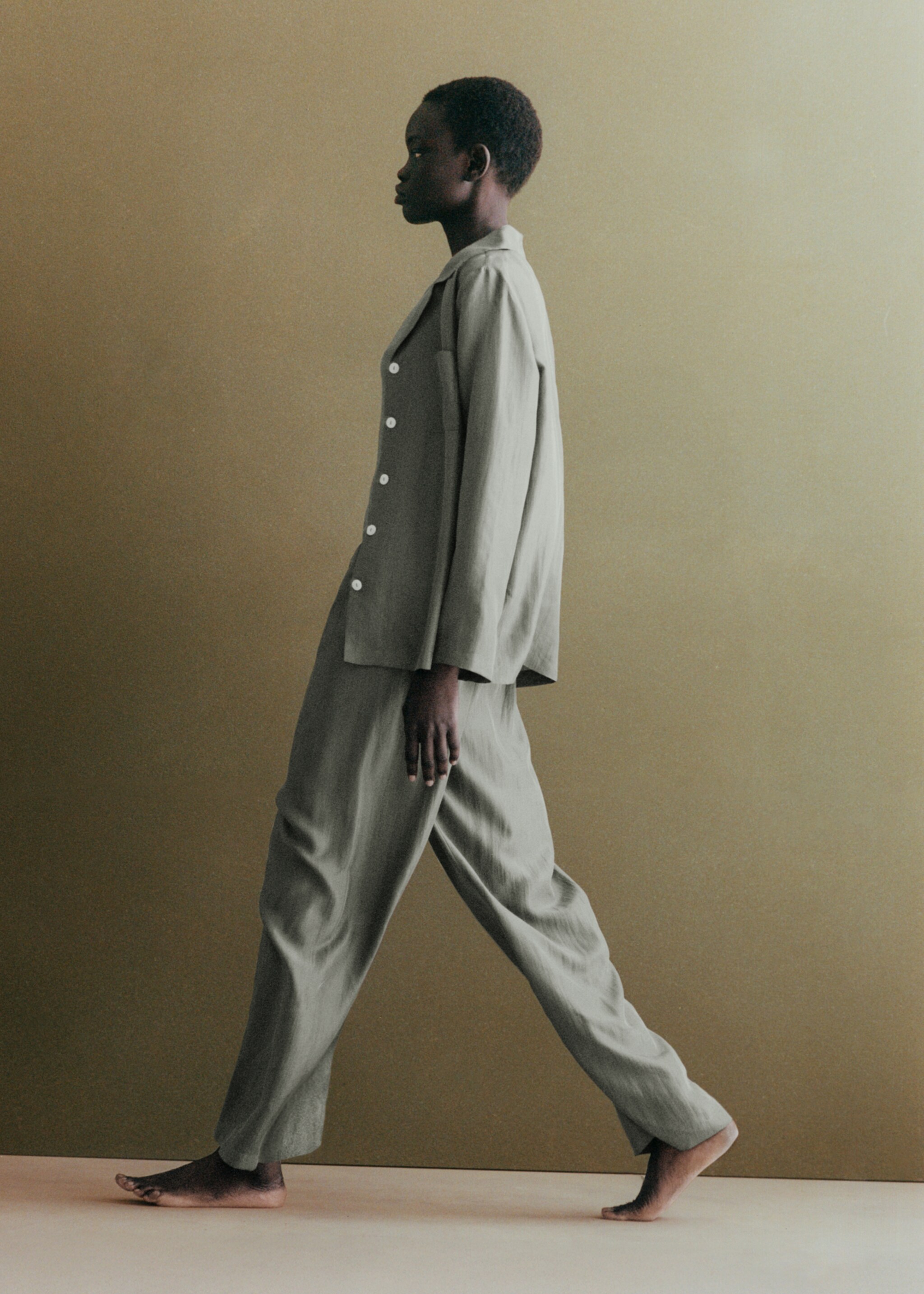Long silk trousers - Details of the article 6, Forest Green. Ref: 17074126-00.