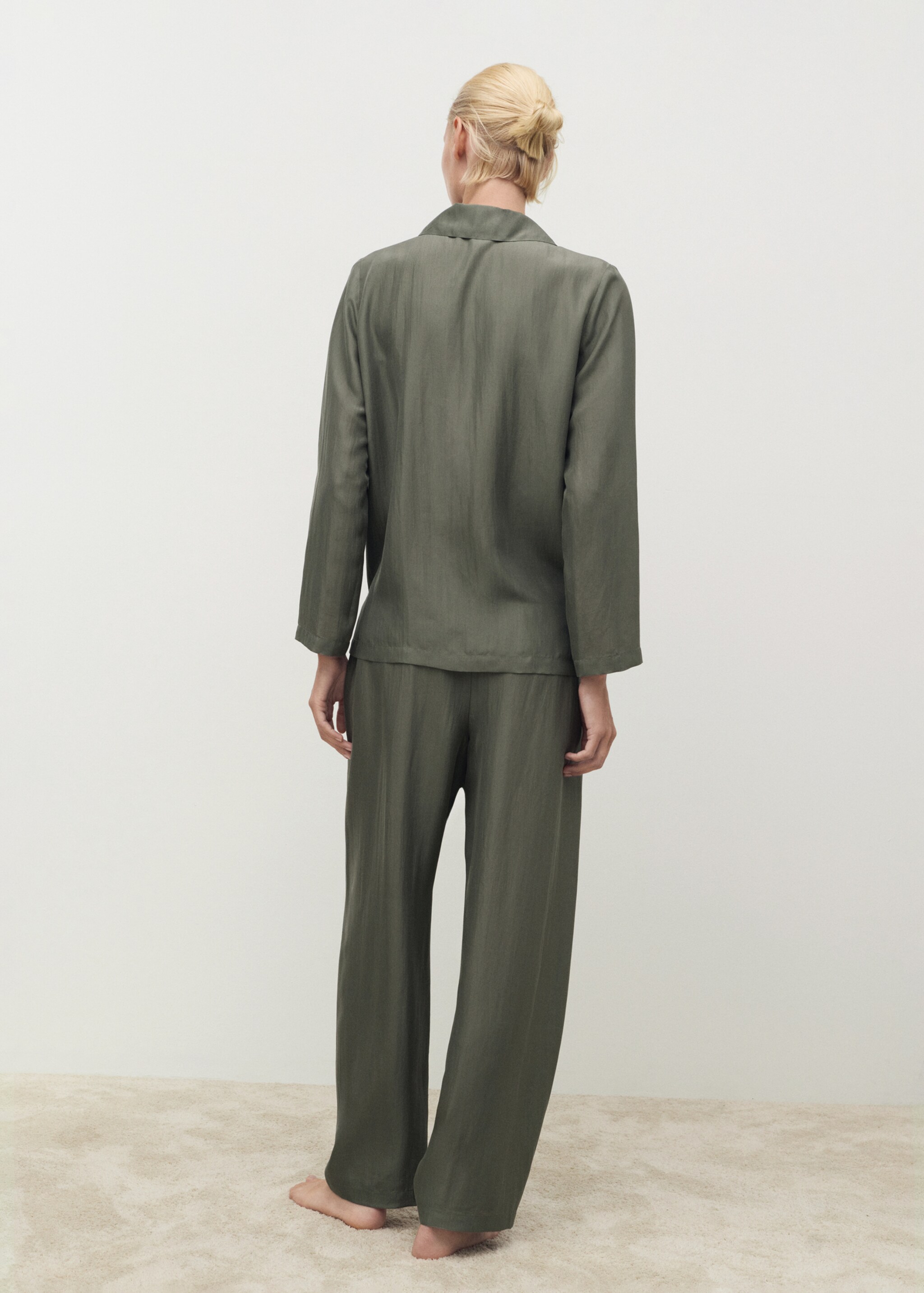 Long silk trousers - Reverse of the article, Forest Green. Ref: 17074126-00.