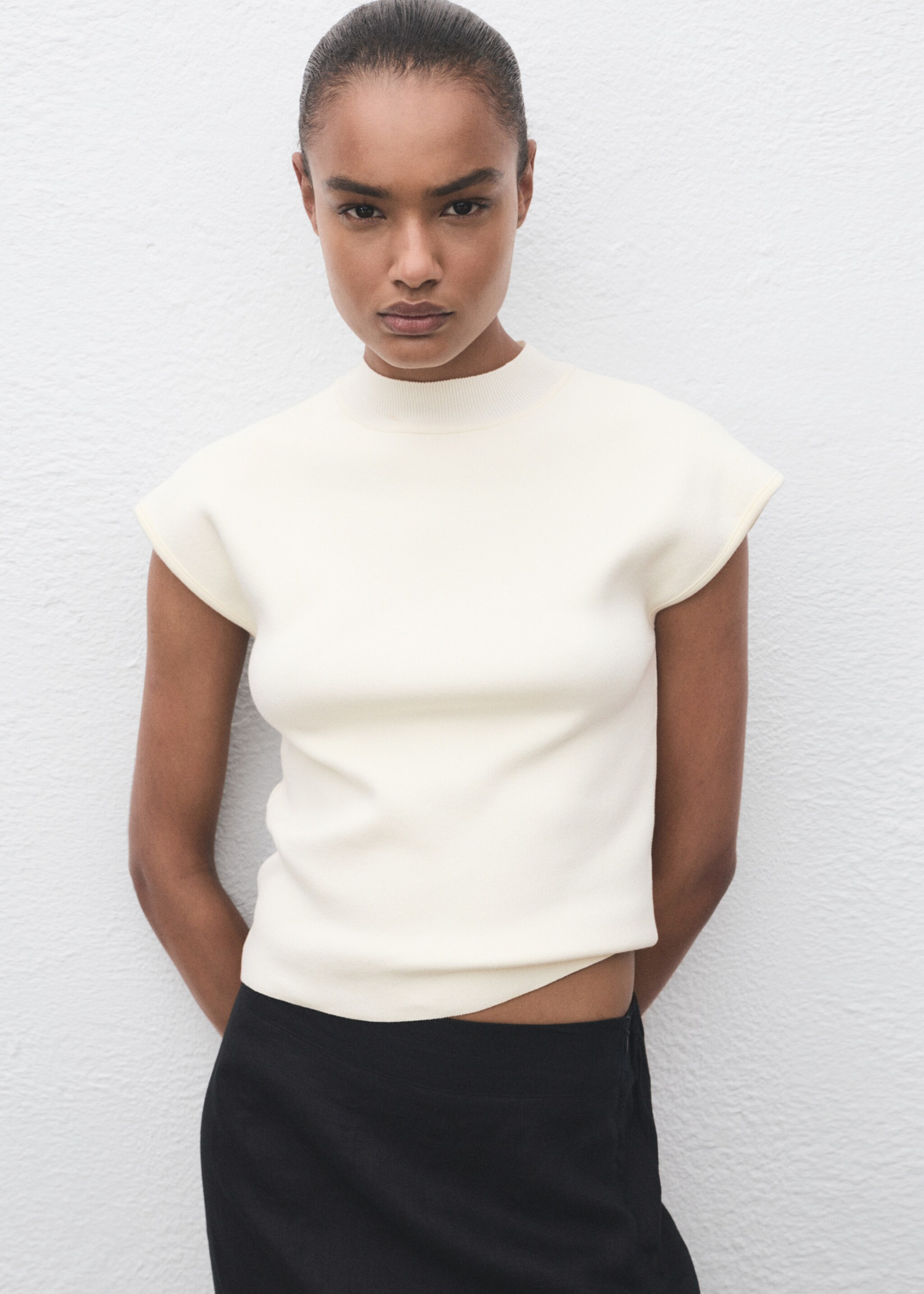 Short-sleeved fine-knit sweater - Medium plane, White. Ref: 17074129-00.