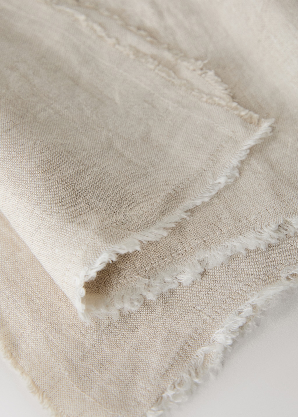 Linen napkins with frayed ends