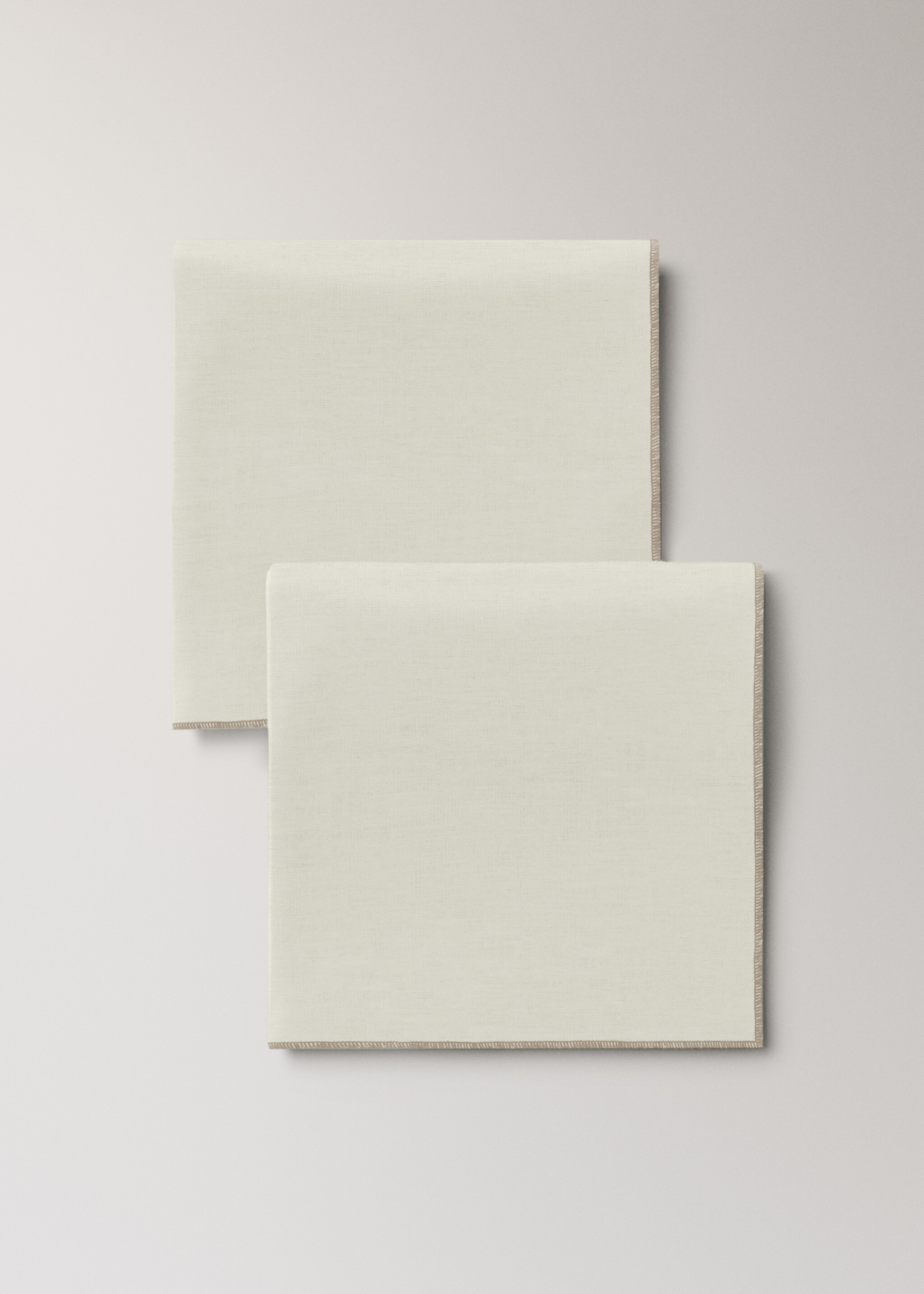 Linen napkin with contrasting overlock - Article without model