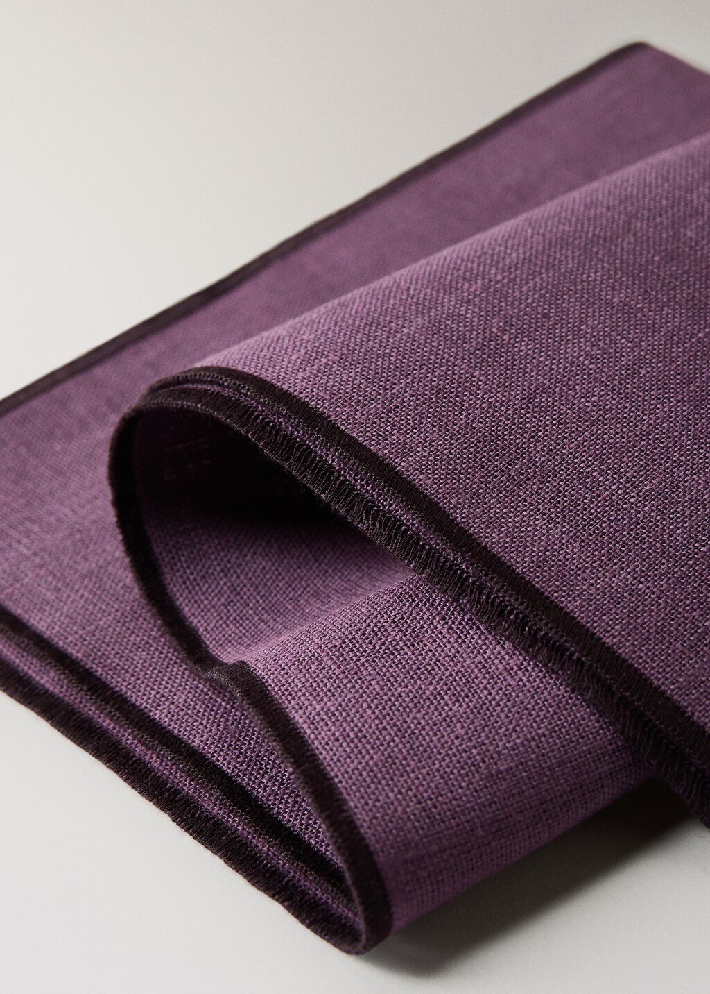 100% linen napkins with contrasting overlock stitching