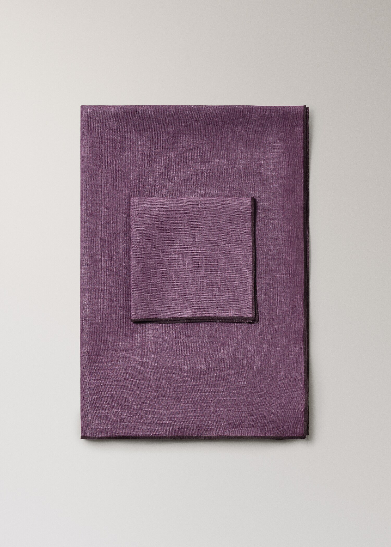 100% linen napkins with contrasting overlock stitching - Details of the article 3
