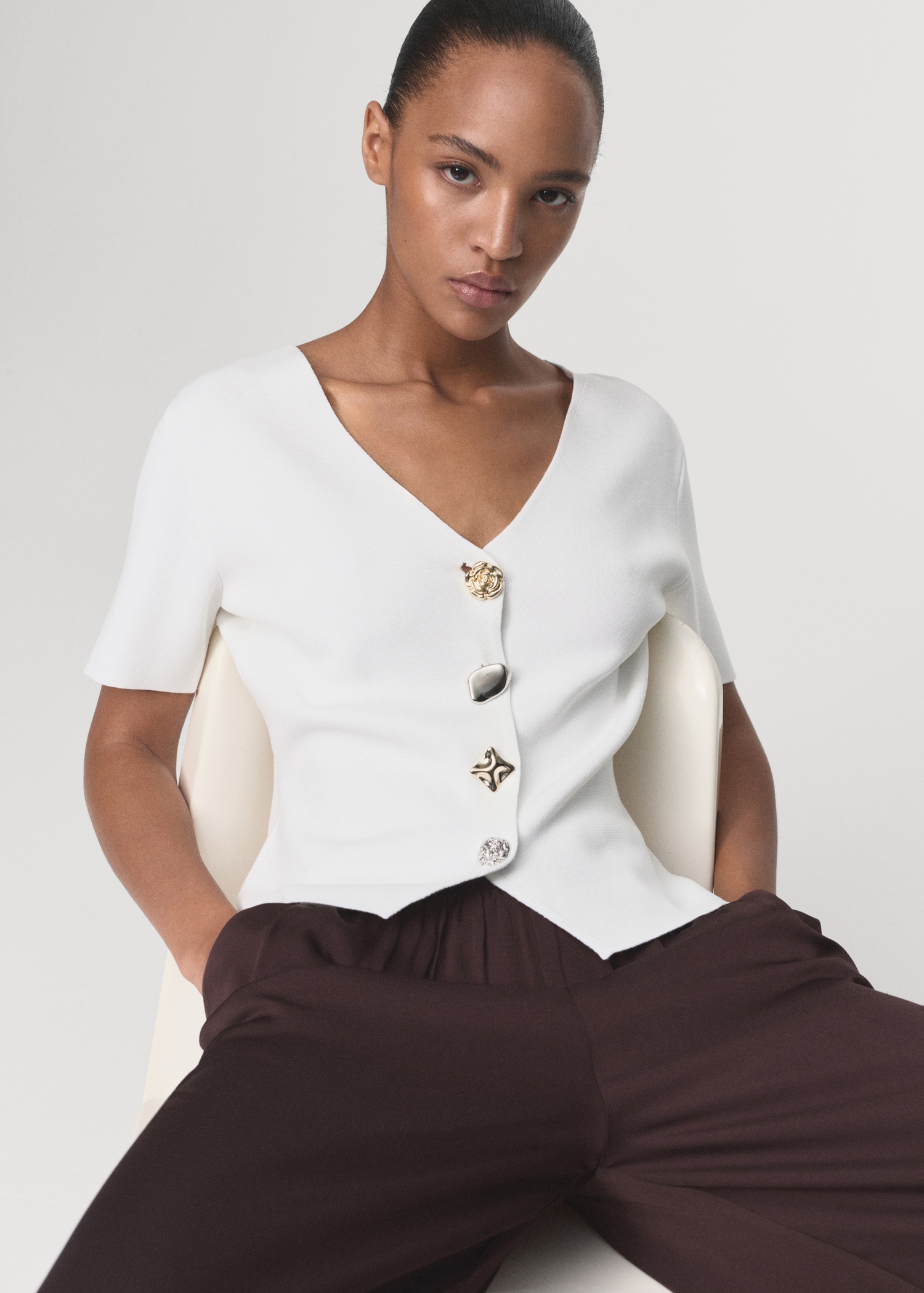 Cardigan maille boutons bijoux - Plan moyen